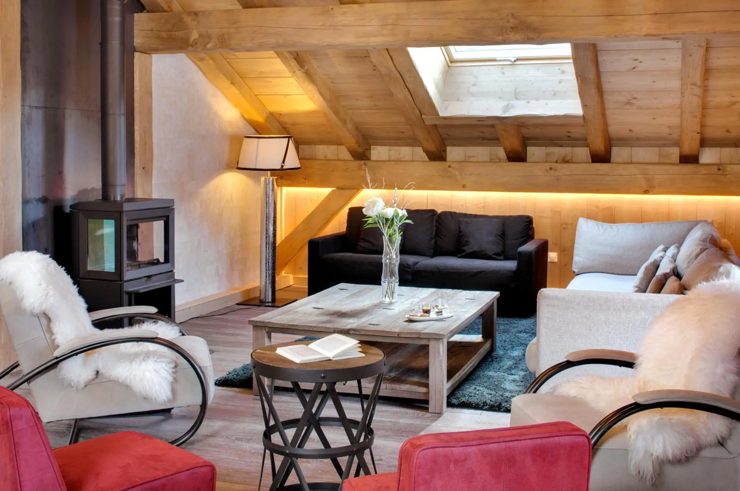 Living room, Lounge/Bar in Chalet-Hotel La Marmotte, La Tapiaz & SPA, The Originals Relais (Hotel-Chalet de Tradition)