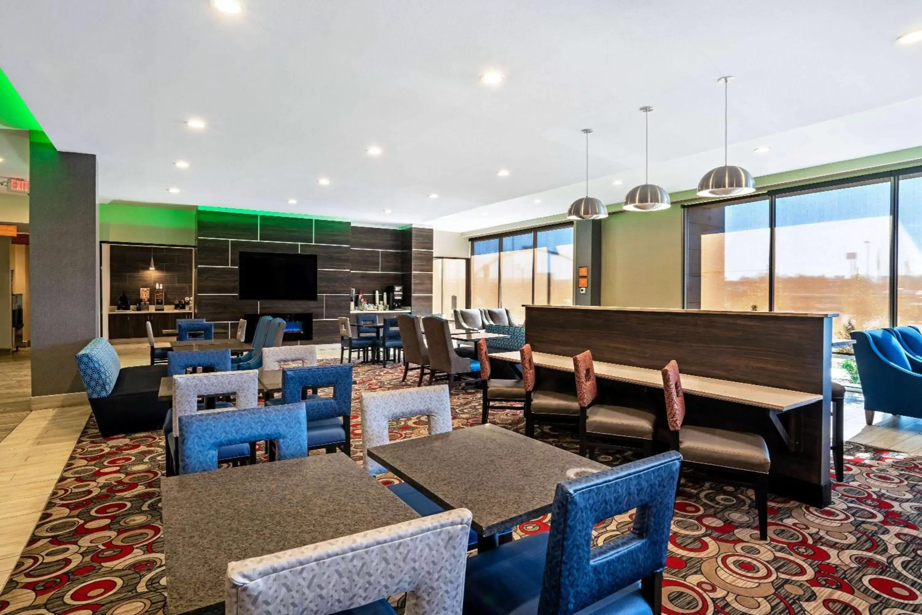 Restaurant/places to eat, Lounge/Bar in La Quinta by Wyndham Tuscaloosa McFarland