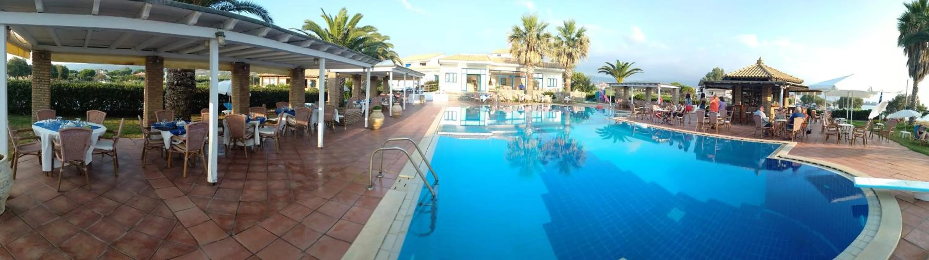 Swimming pool in Hotel Oasis