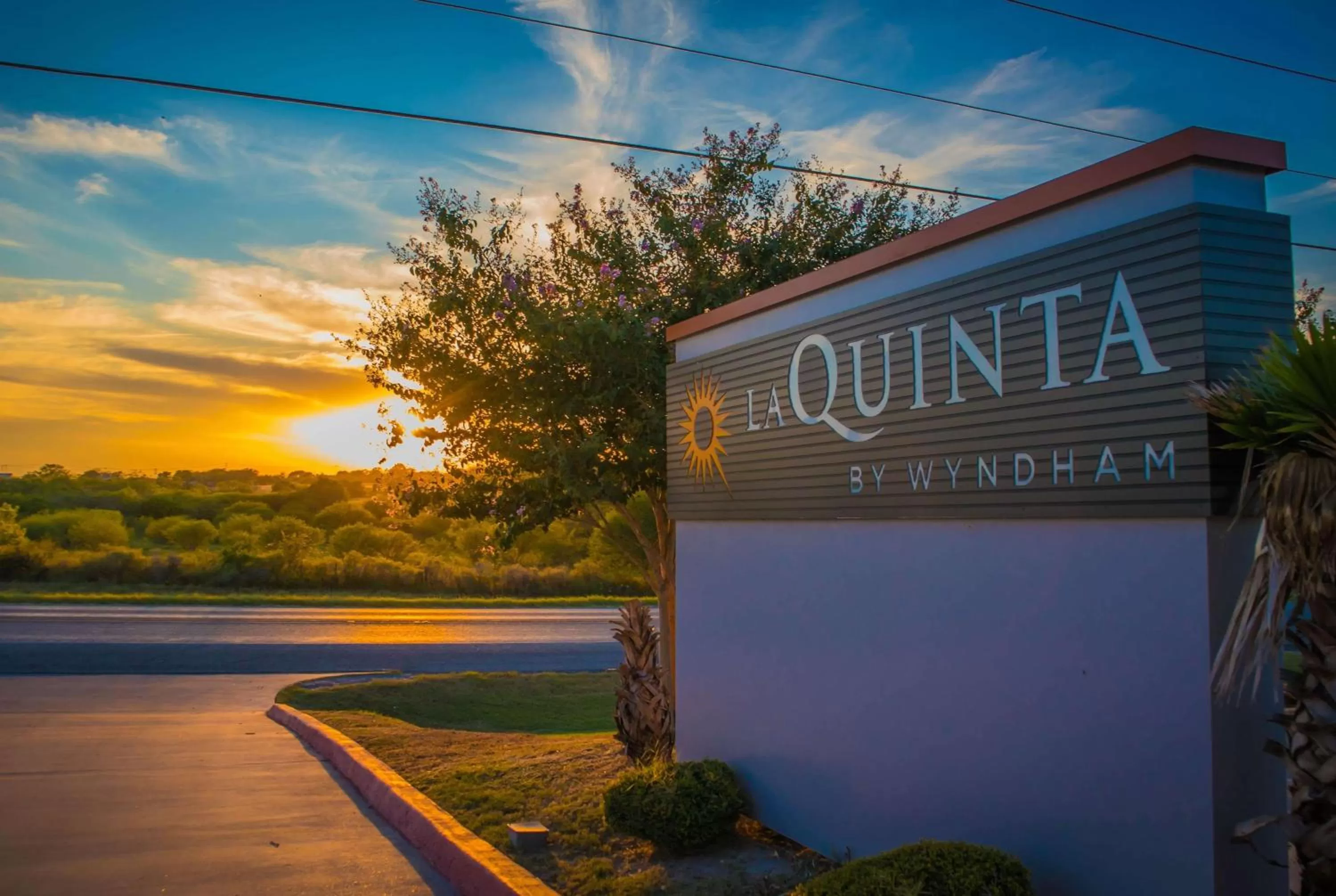 Property building in La Quinta by Wyndham Karnes City - Kenedy