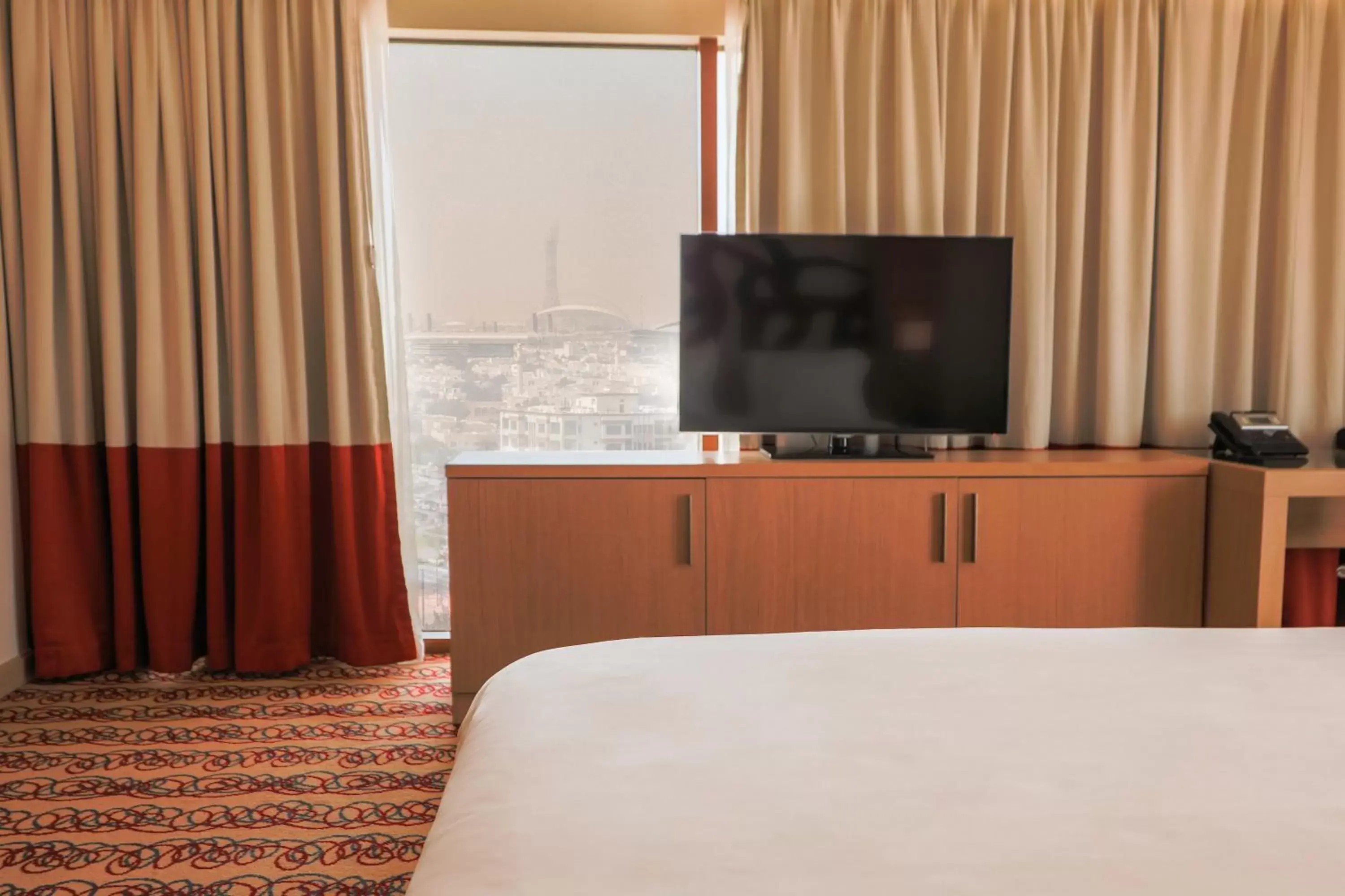 Bedroom, TV/Entertainment Center in Radisson Blu Hotel, Doha