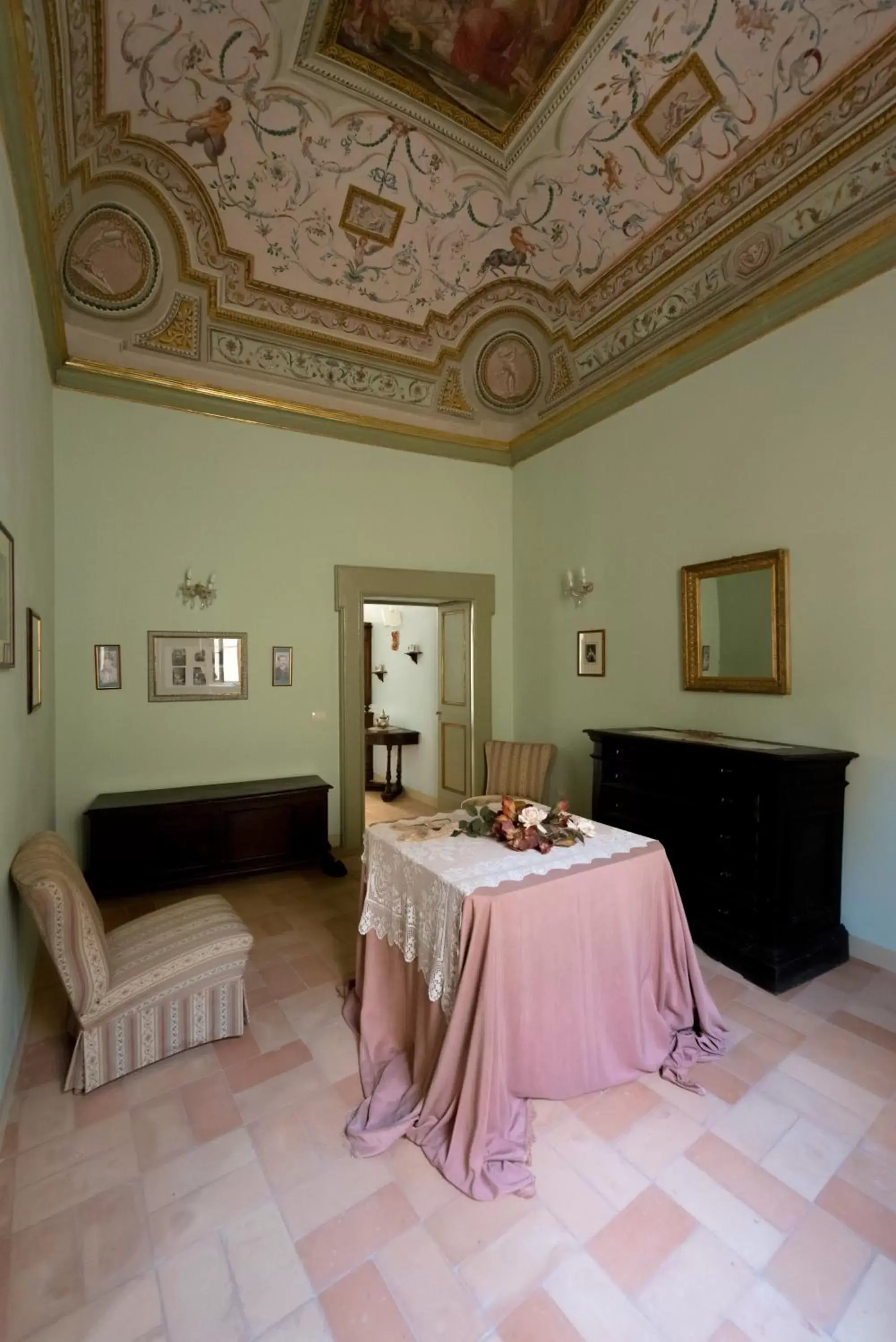 Communal lounge/ TV room, Room Photo in Antica Dimora alla Rocca