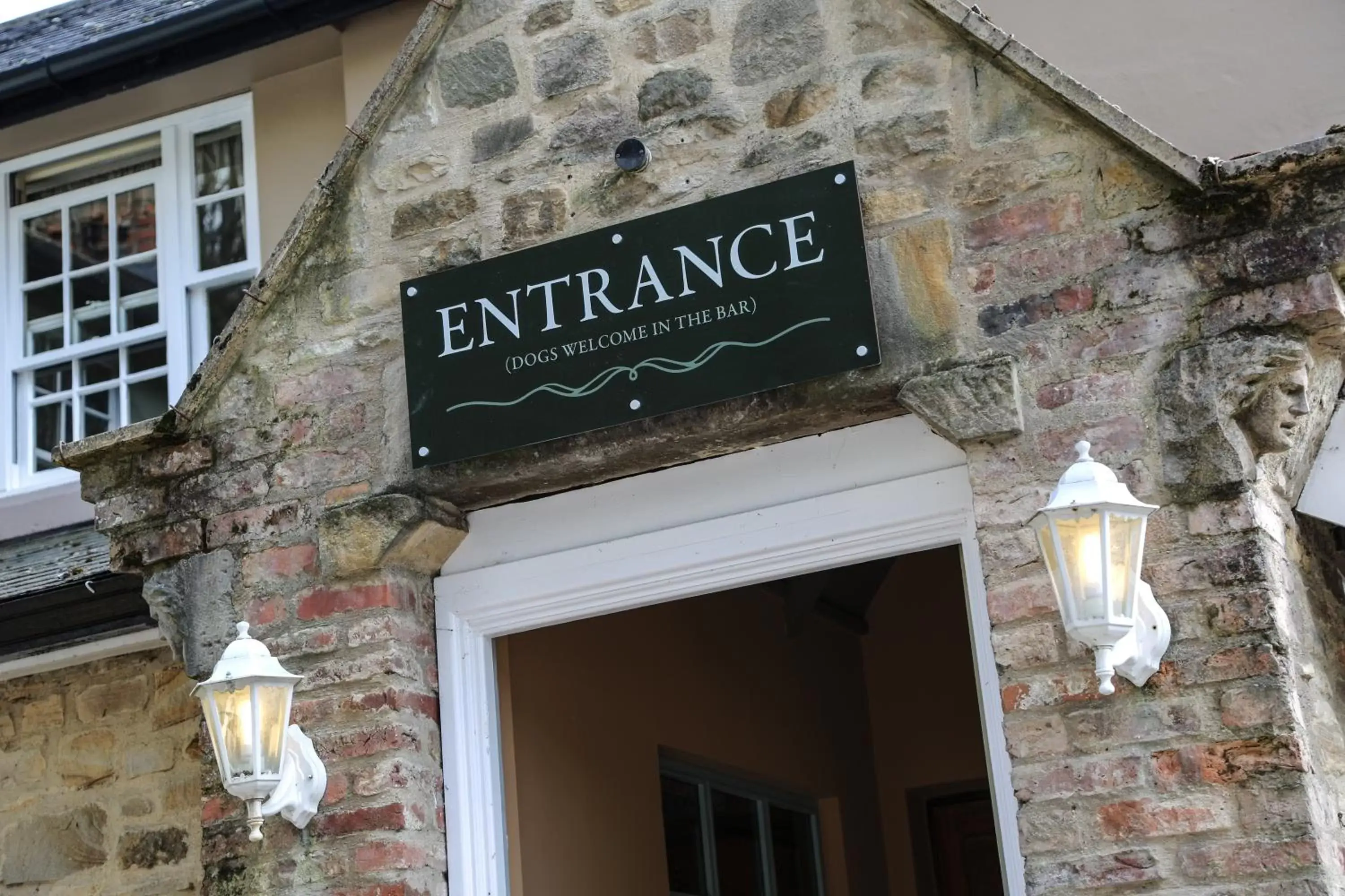 Facade/entrance in The Kingslodge Inn - The Inn Collection Group
