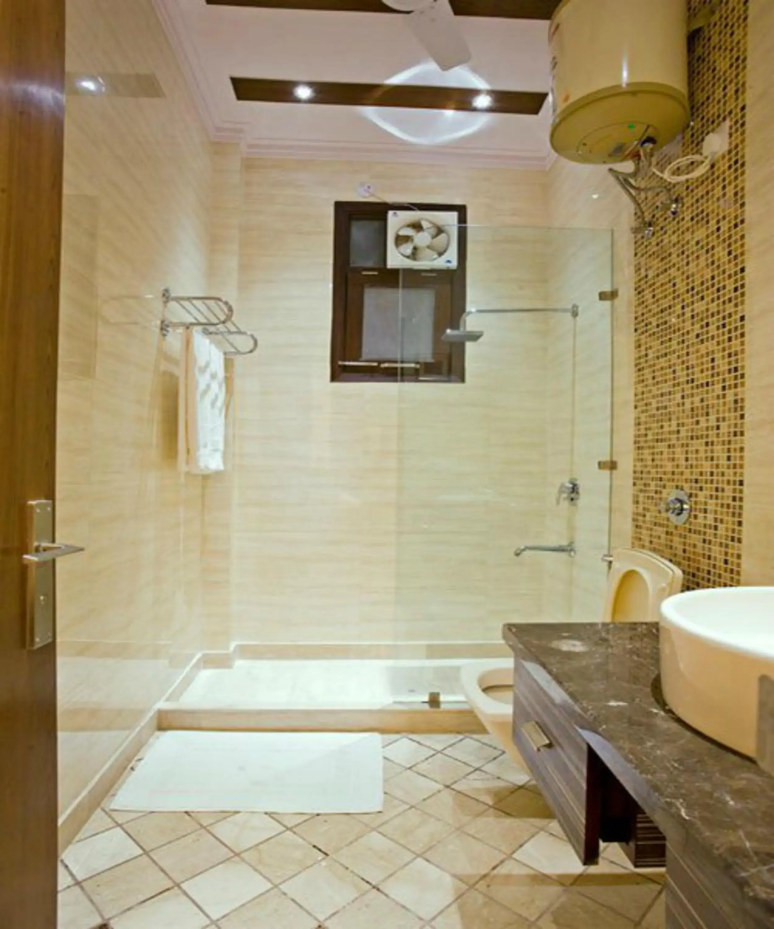 Bathroom in Evergreen Suites Defence Colony