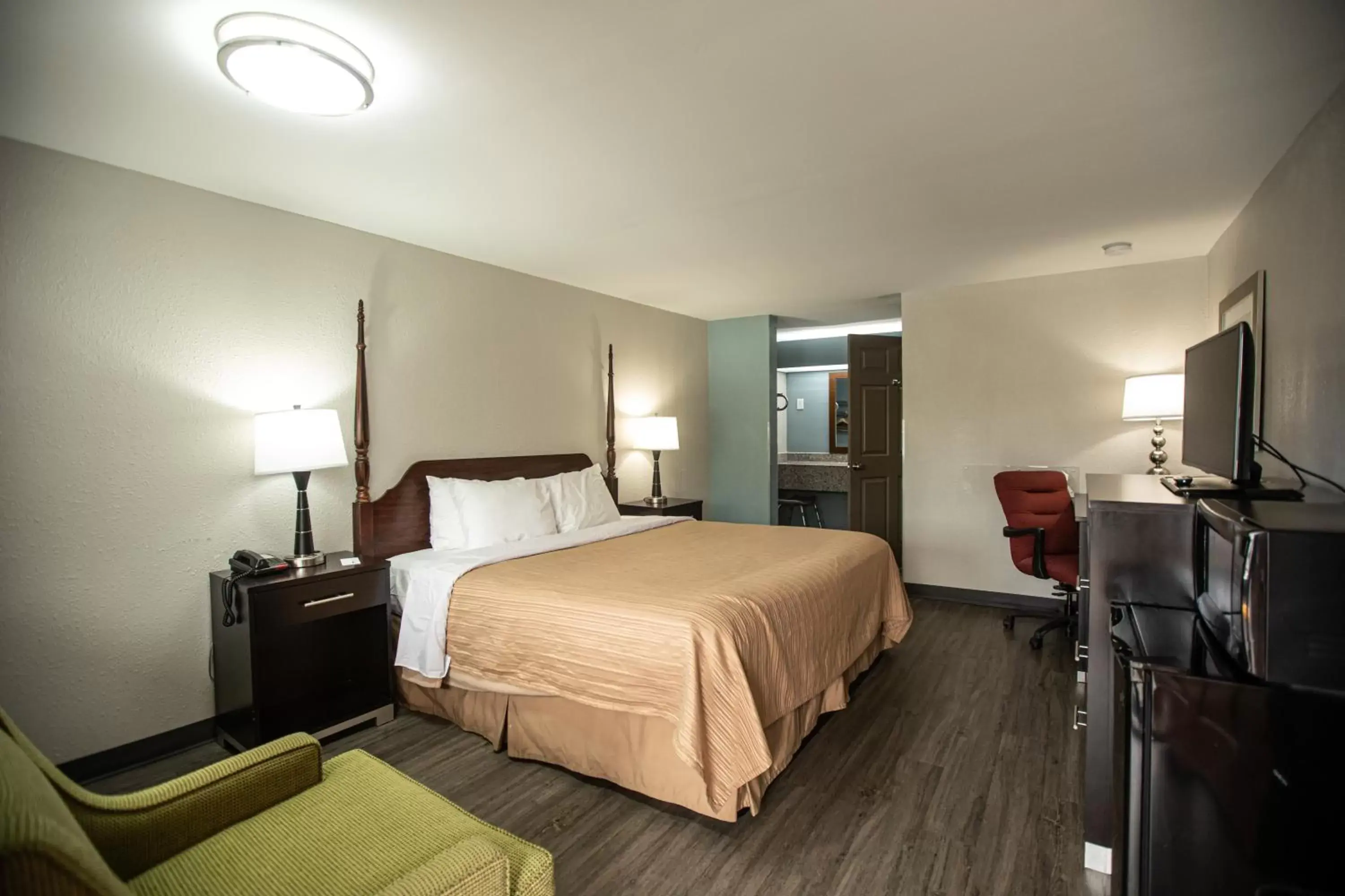 Photo of the whole room, Bed in Knights Inn Mount Airy Photo of the whole room, Bed in Knights Inn Mount Airy