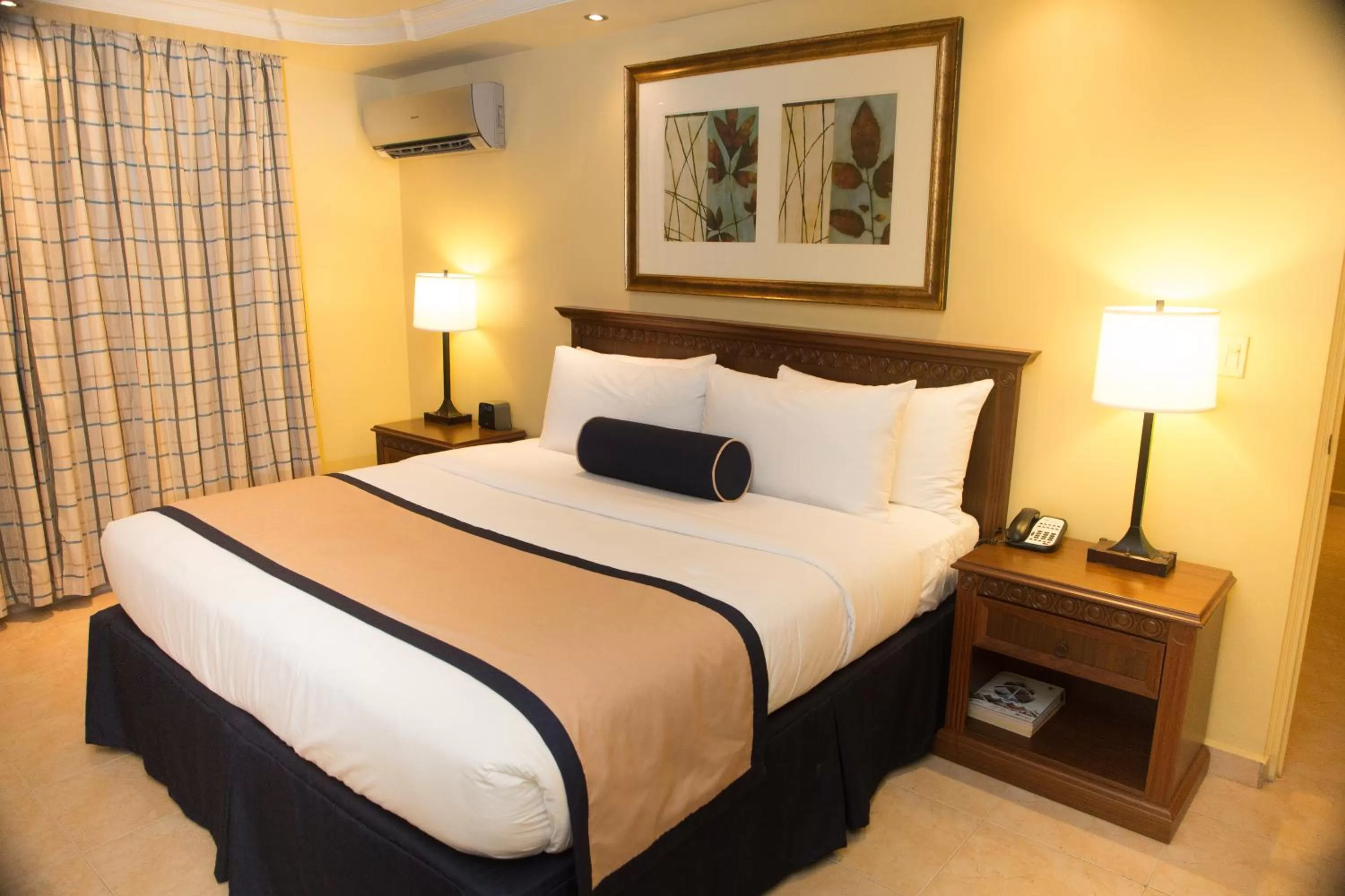 Bed in Best Western El Dorado Panama Hotel