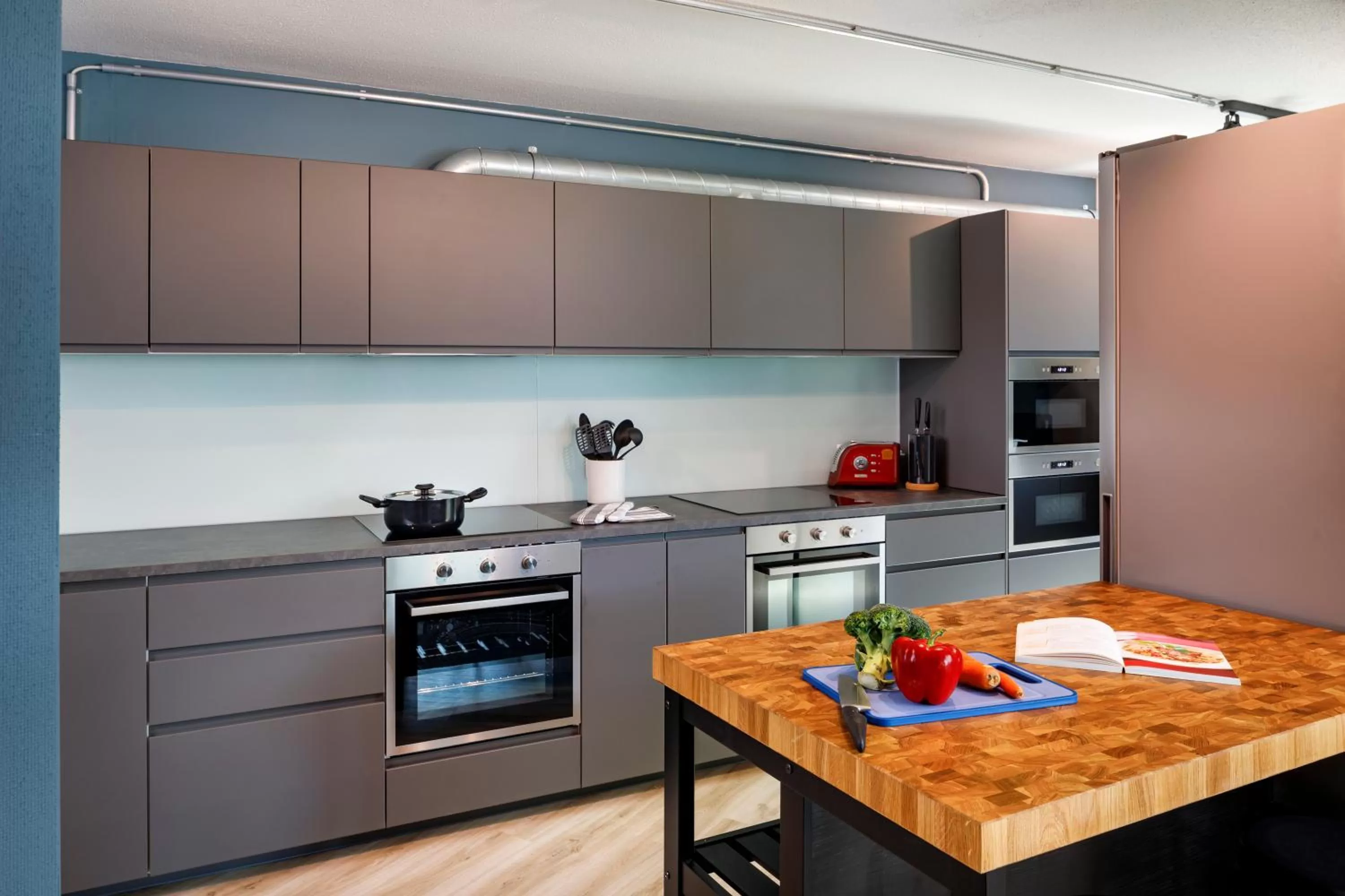 Communal kitchen in Hotel Welcome Inn