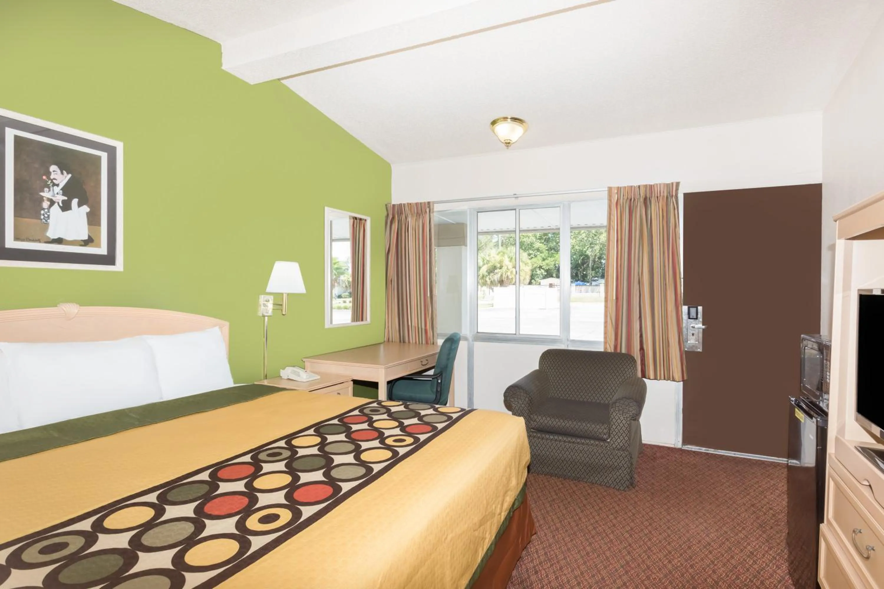 Bed in Knights Inn Statesboro