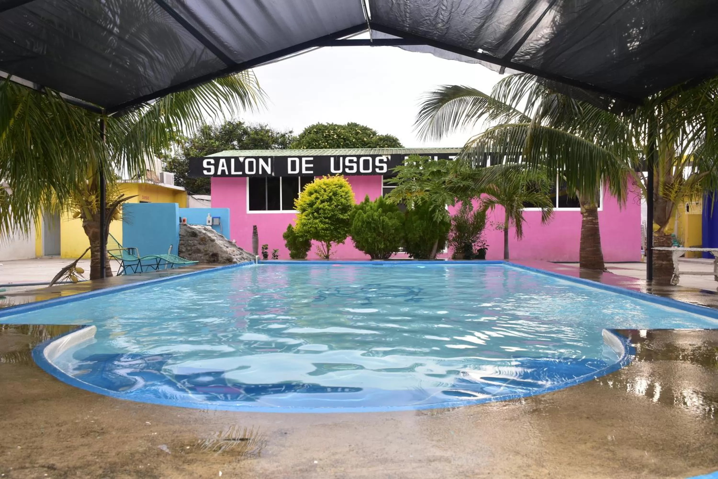 Swimming pool in Hotel Bacaanda