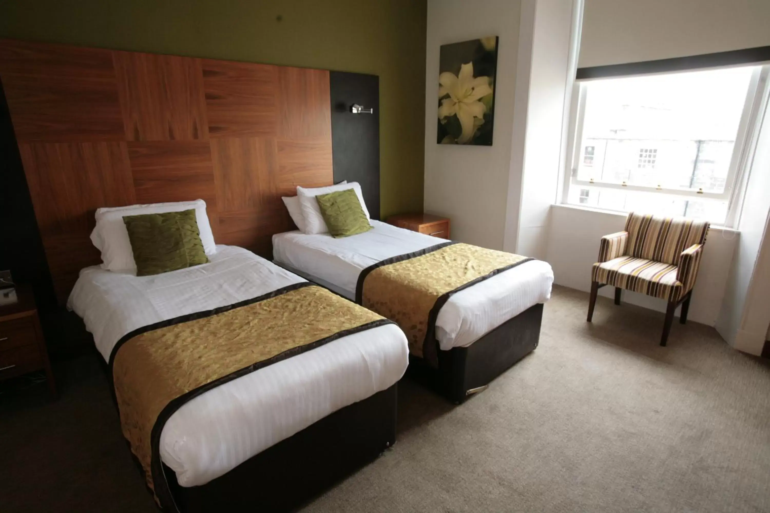Photo of the whole room, Bed in Acorn Hotel