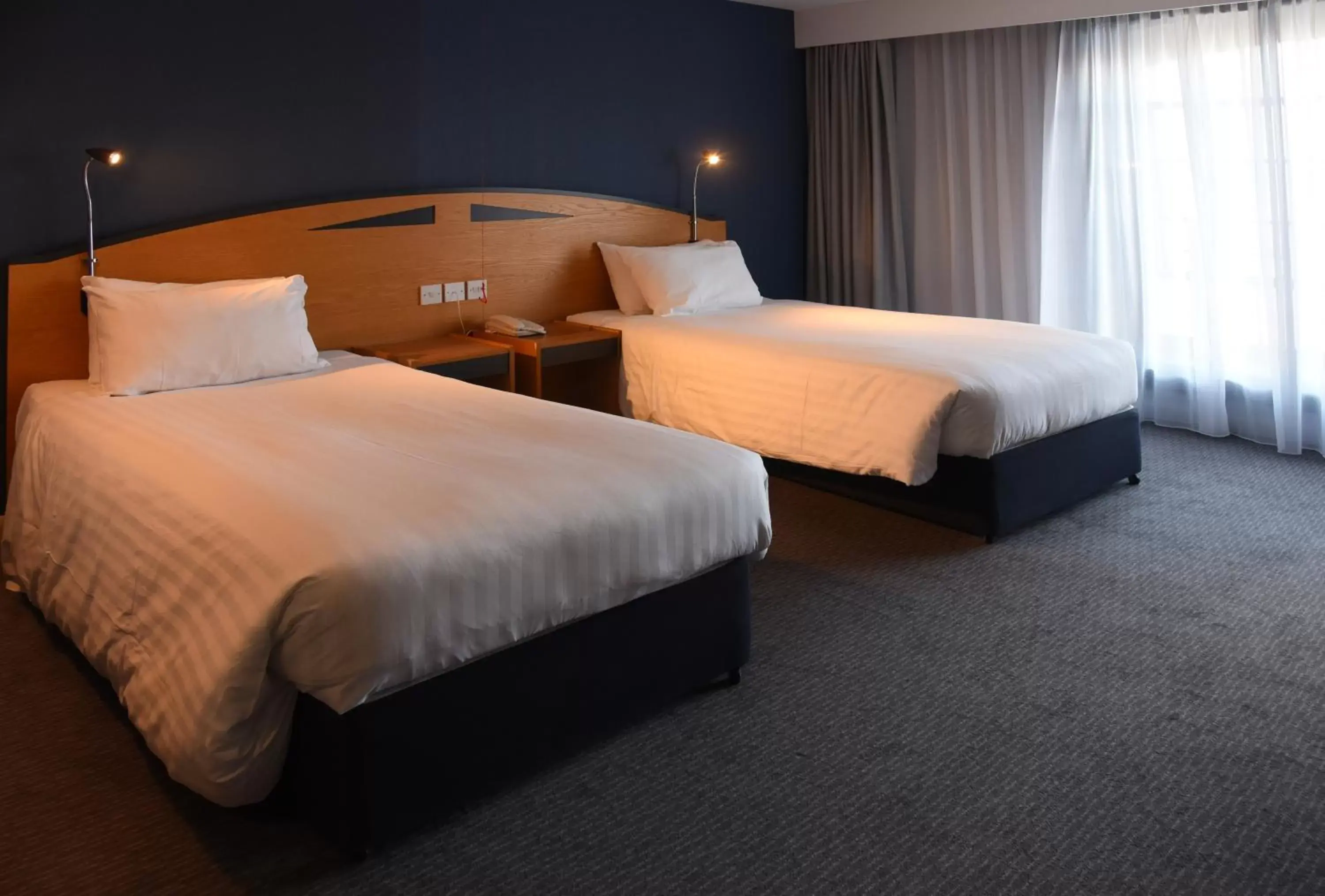 Bed in Holiday Inn Express Liverpool-Albert Dock, an IHG Hotel