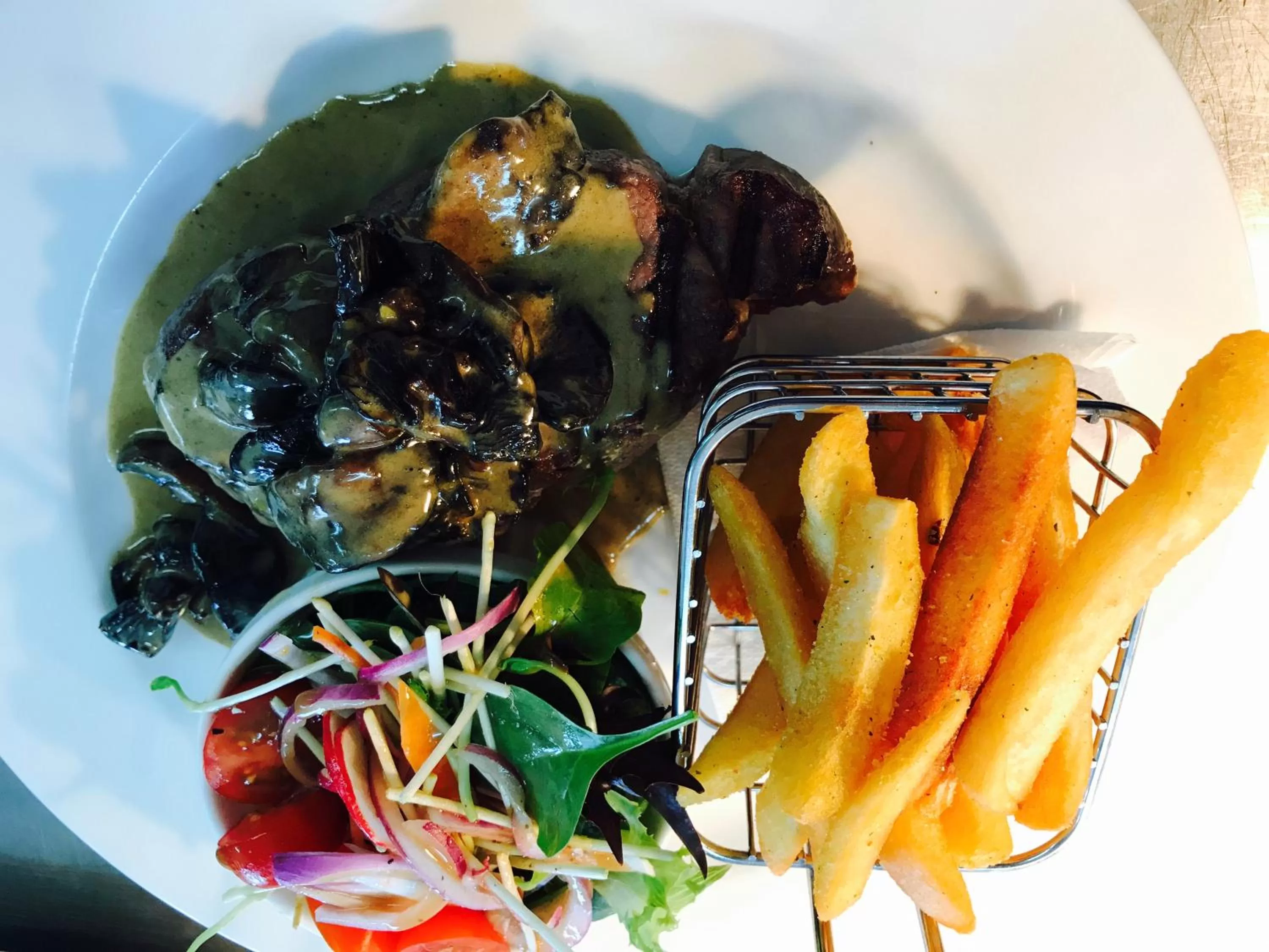 Restaurant/places to eat in The Nautilus