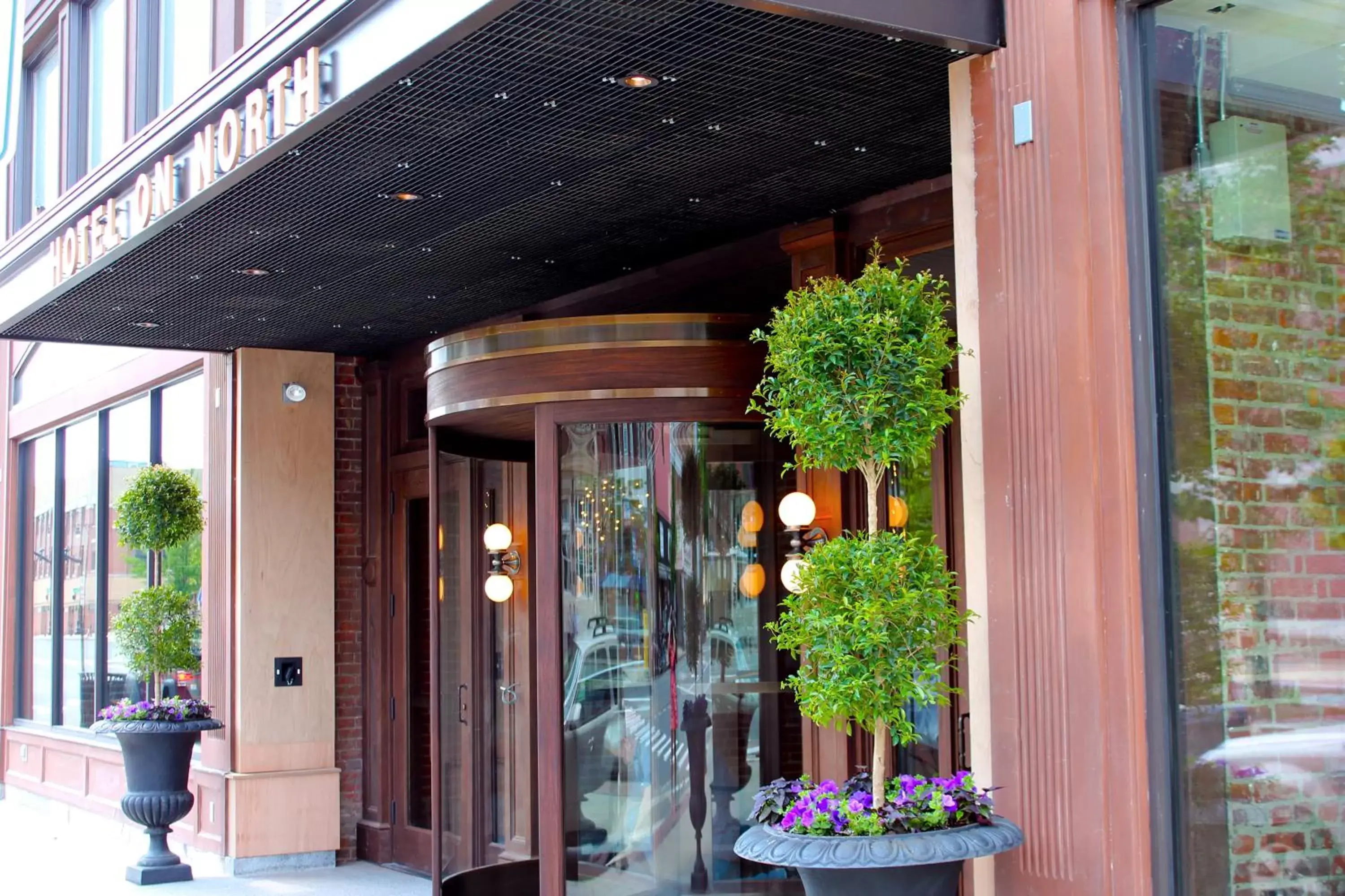 Facade/entrance in Hotel on North Facade/entrance in Hotel on North