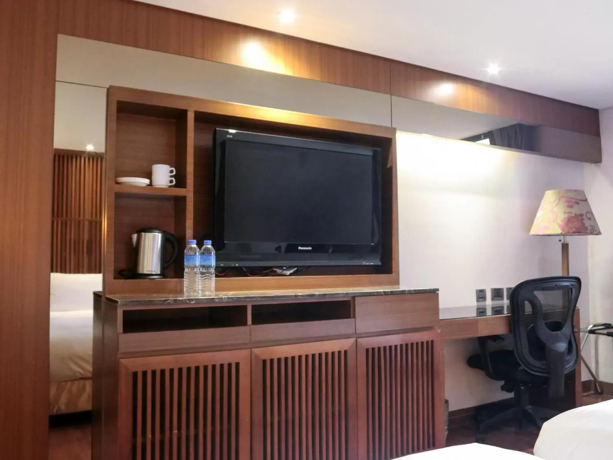 TV and multimedia, TV/Entertainment Center in Guide Hotel Taipei Bade