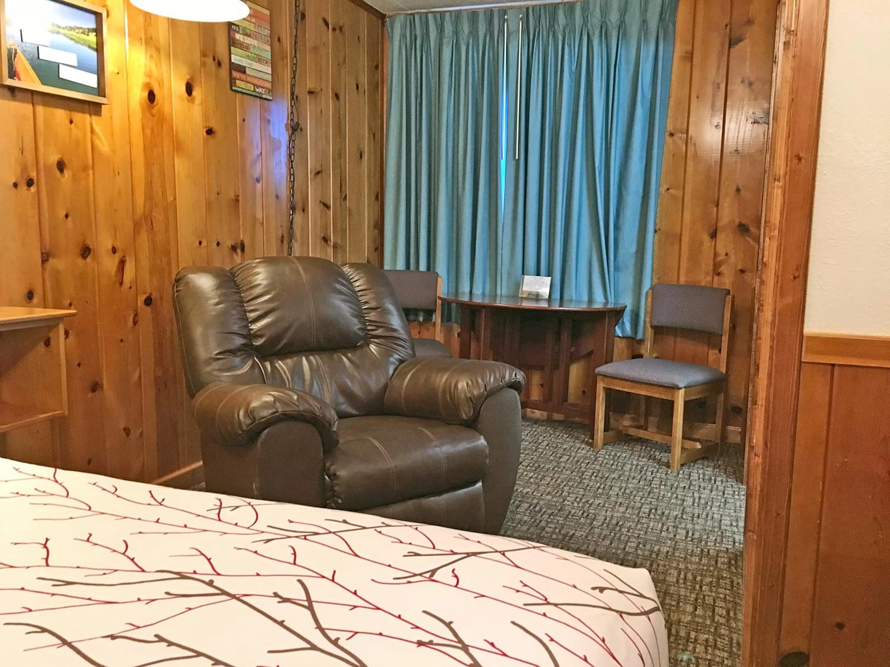 Park Motel and Cabins