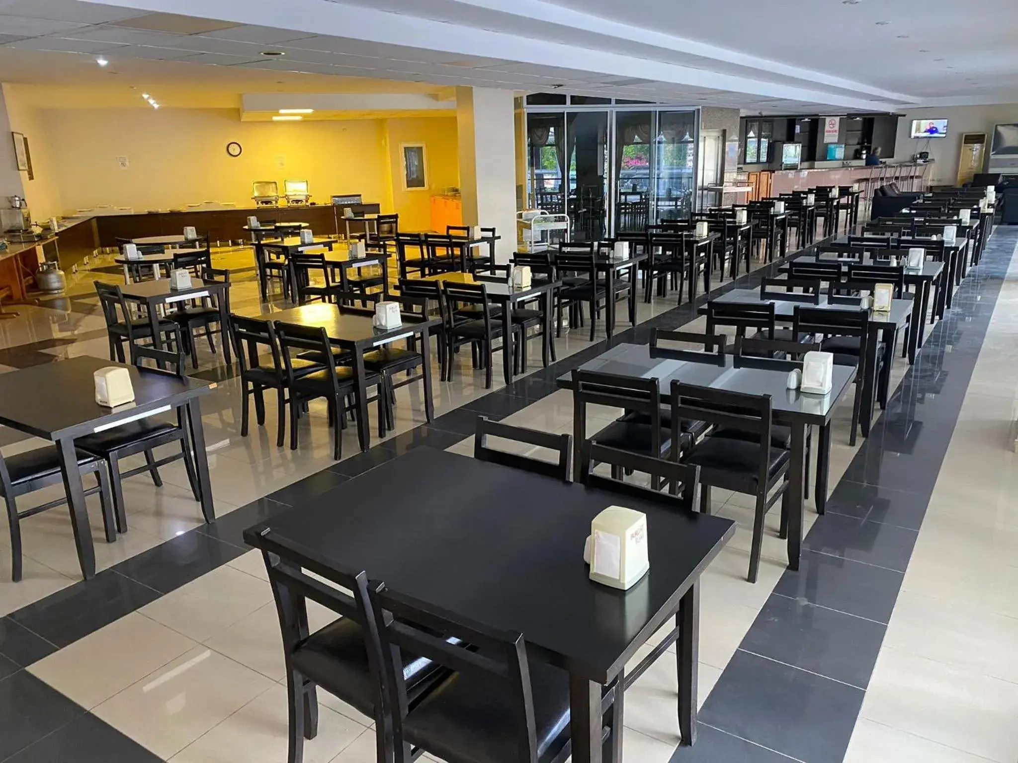 Restaurant/Places to Eat in Prima Hotel