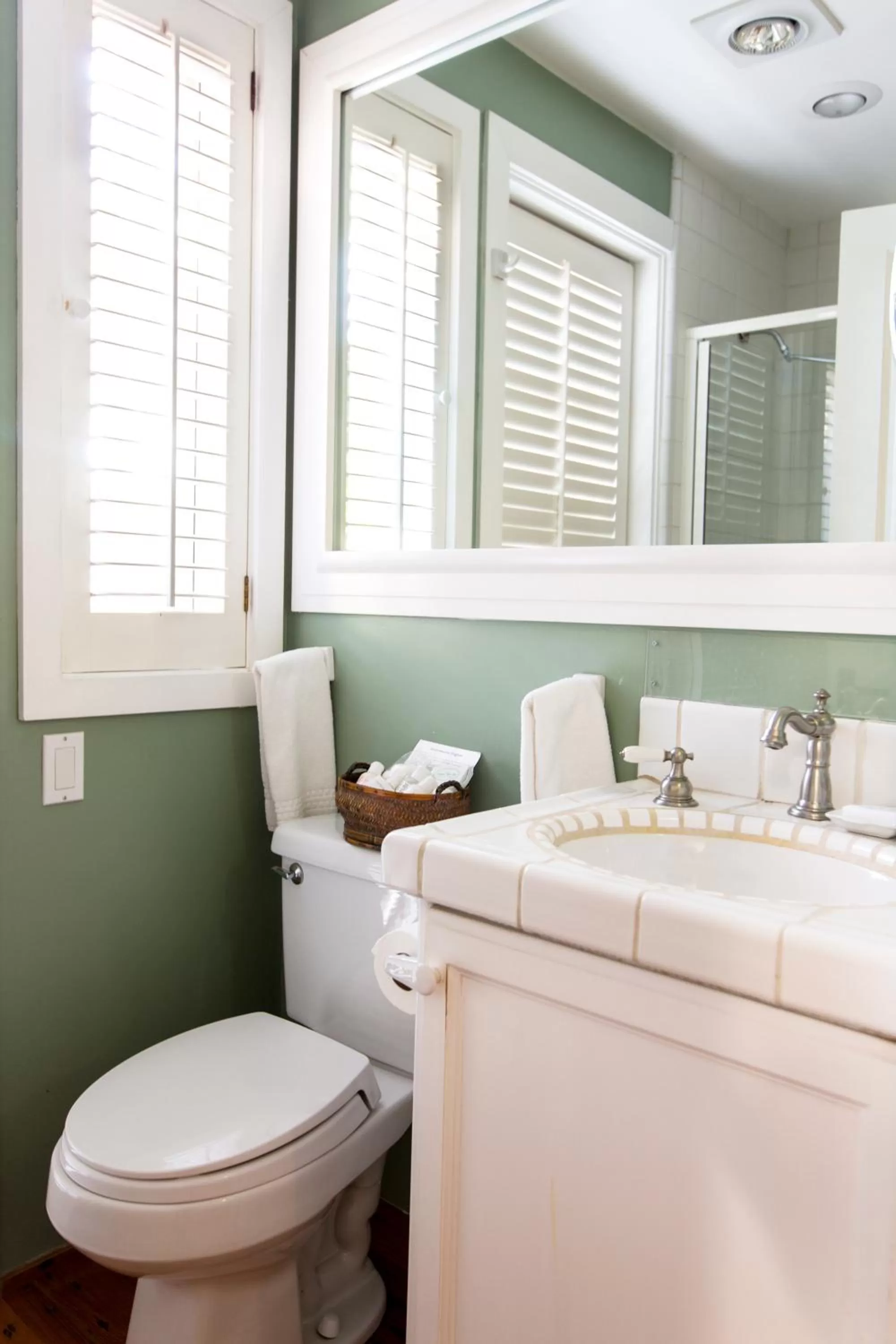 Bathroom in Simpson House Inn