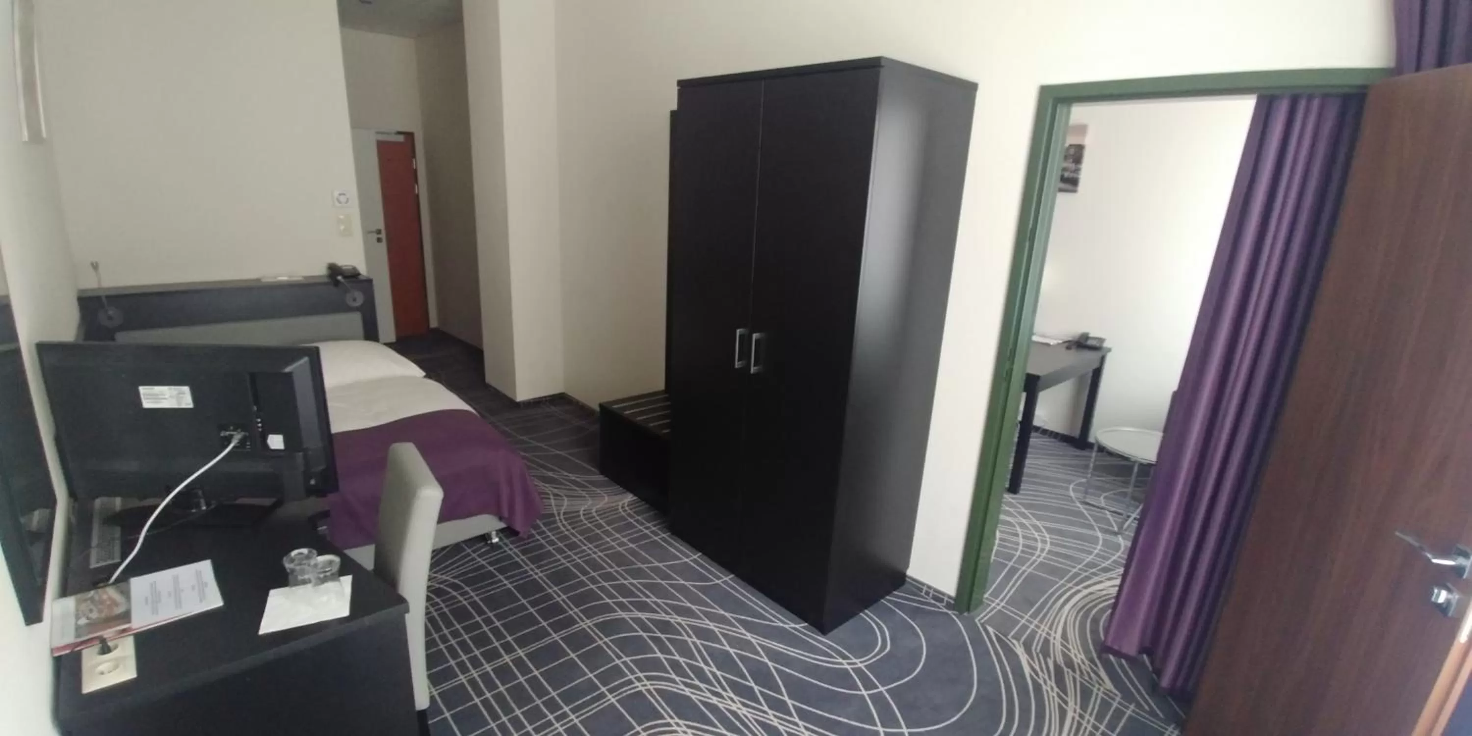 Bed in Sky Business Hotel