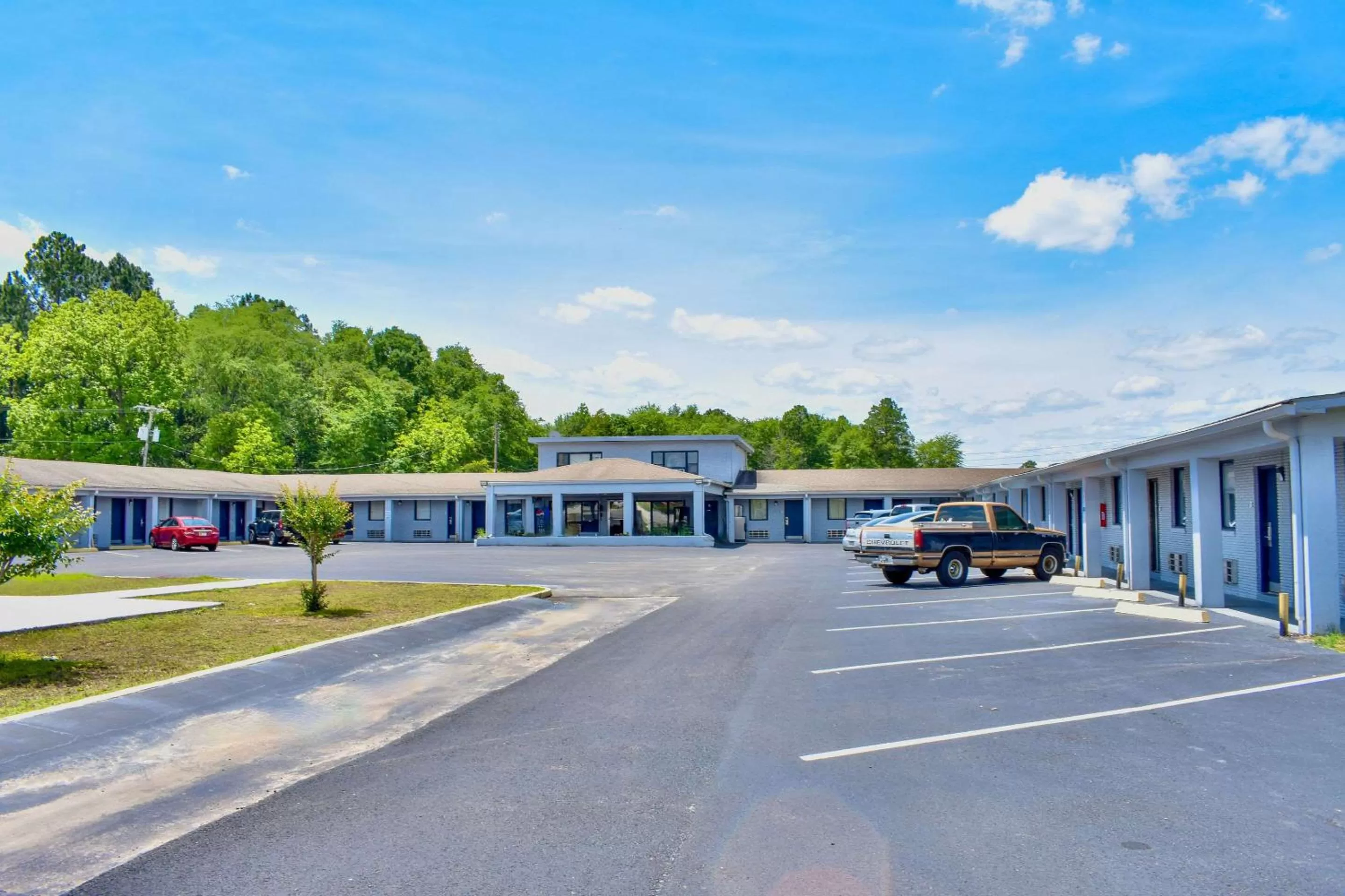 Property building in Rodeway Inn Swainsboro