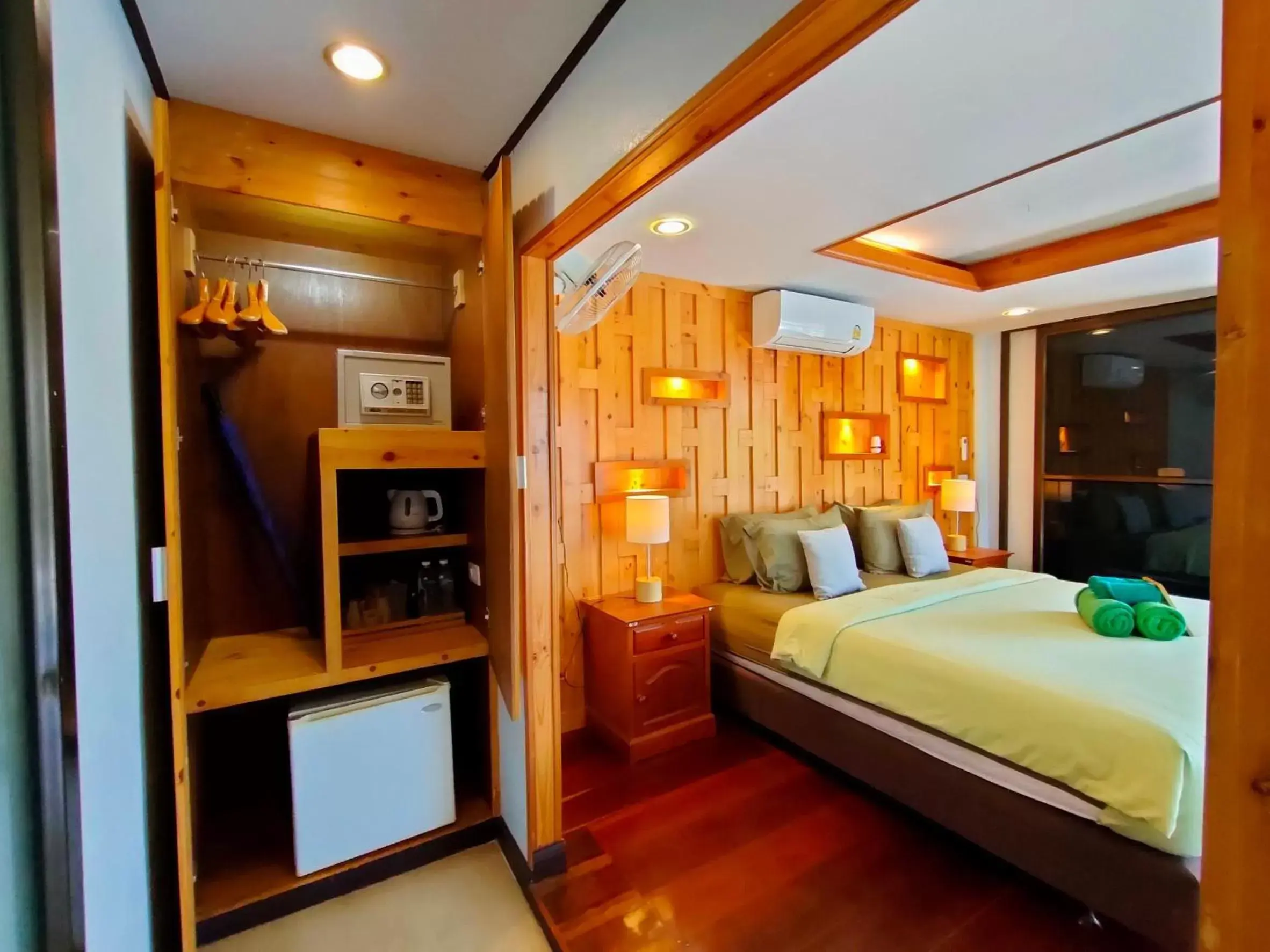 Photo of the whole room, Bed in Koh Kood Beach Resort