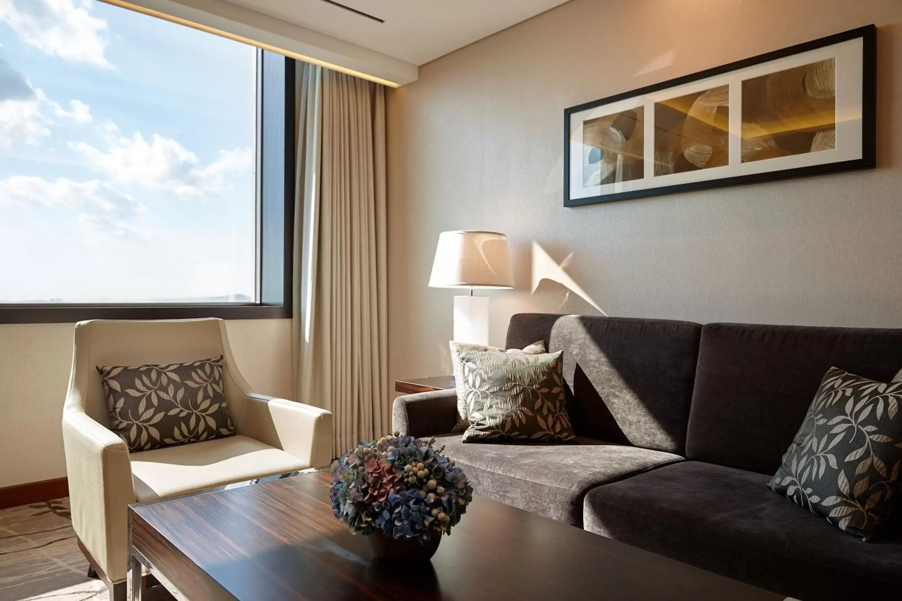 Living room, Seating Area in Lotte Hotel Ulsan