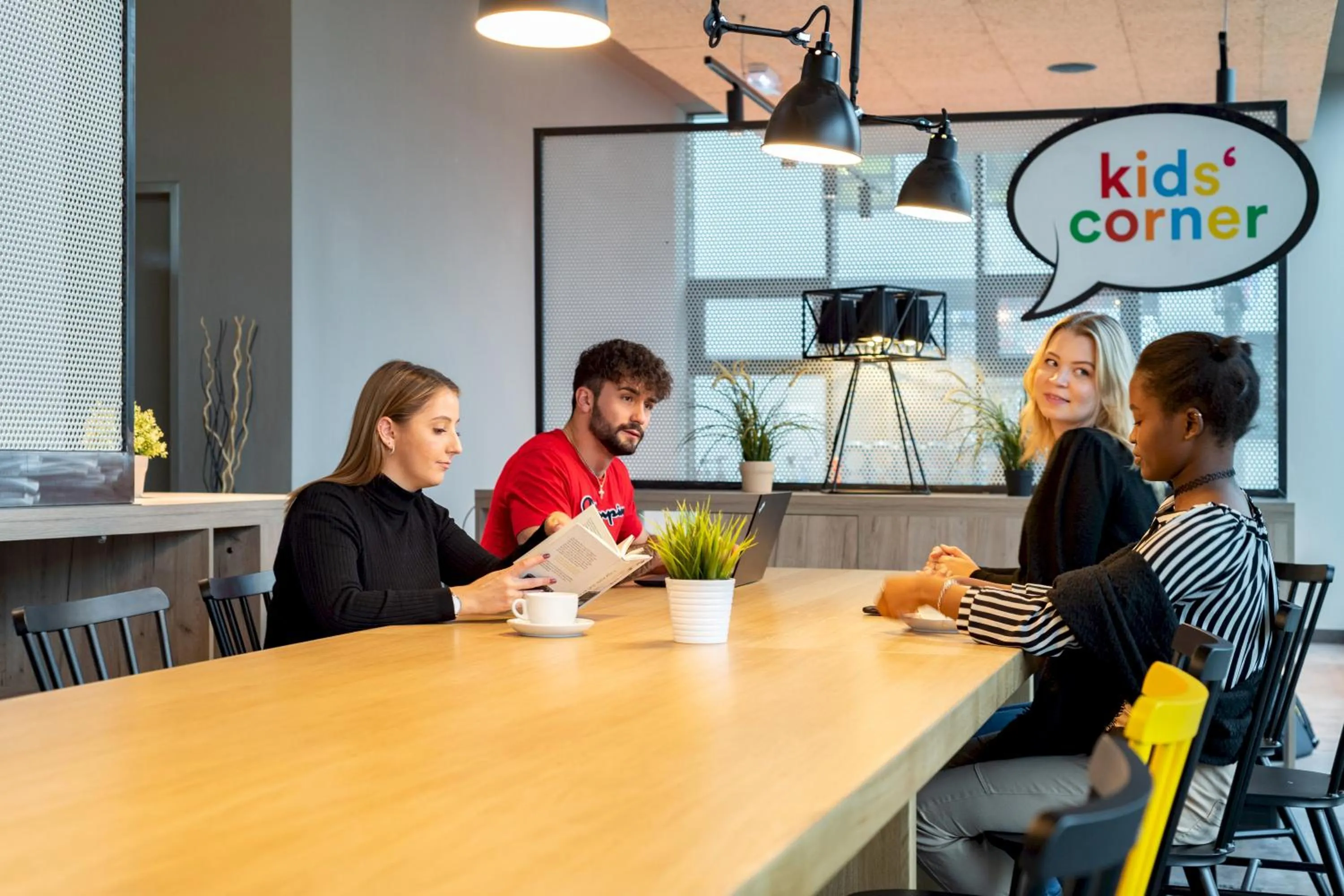 Communal lounge/ TV room in a&o Graz Hauptbahnhof