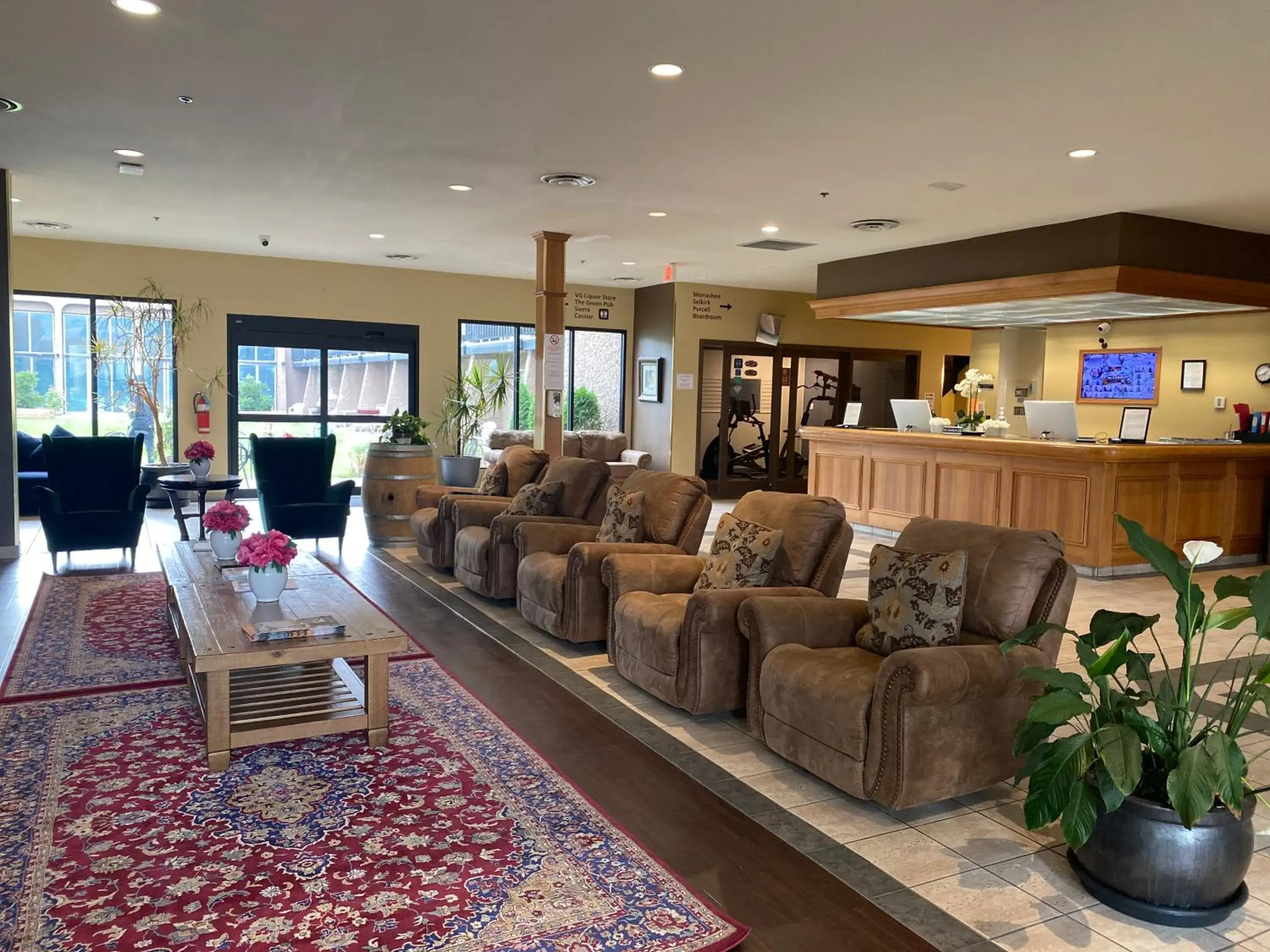 Lobby or reception, Lobby/Reception in DIVYA SUTRA Riviera Plaza and Conference Centre, Vernon, BC