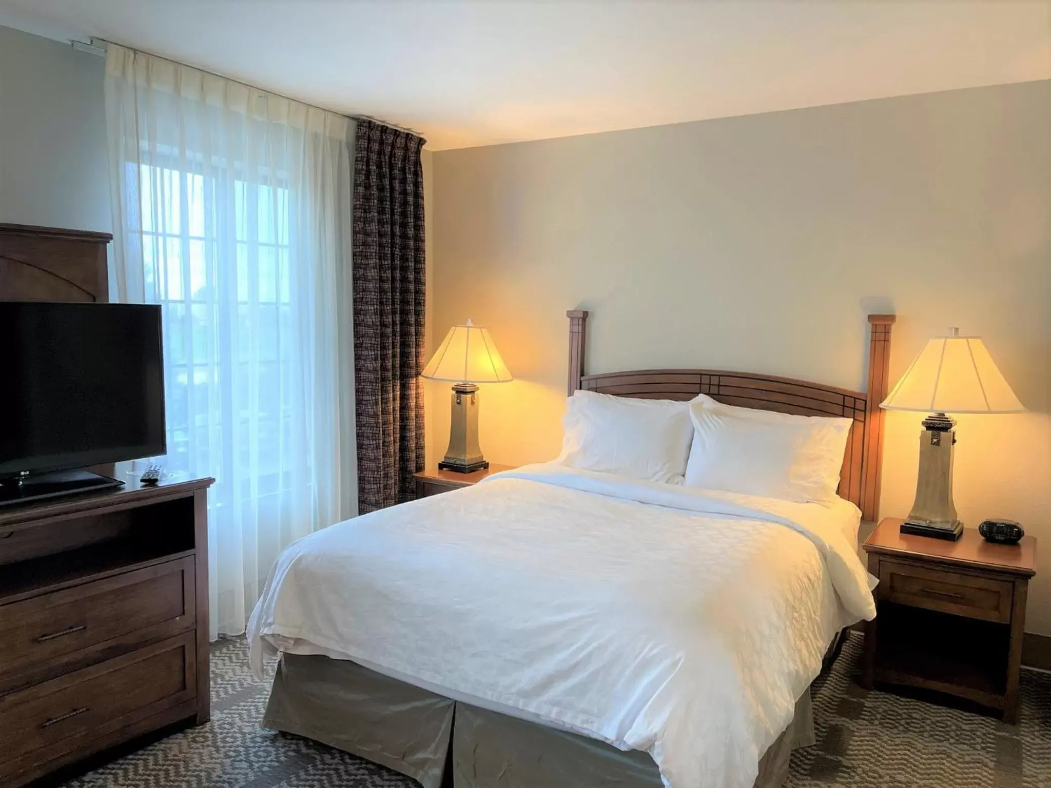 Bed in Staybridge Suites Milwaukee West-Oconomowoc, an IHG Hotel