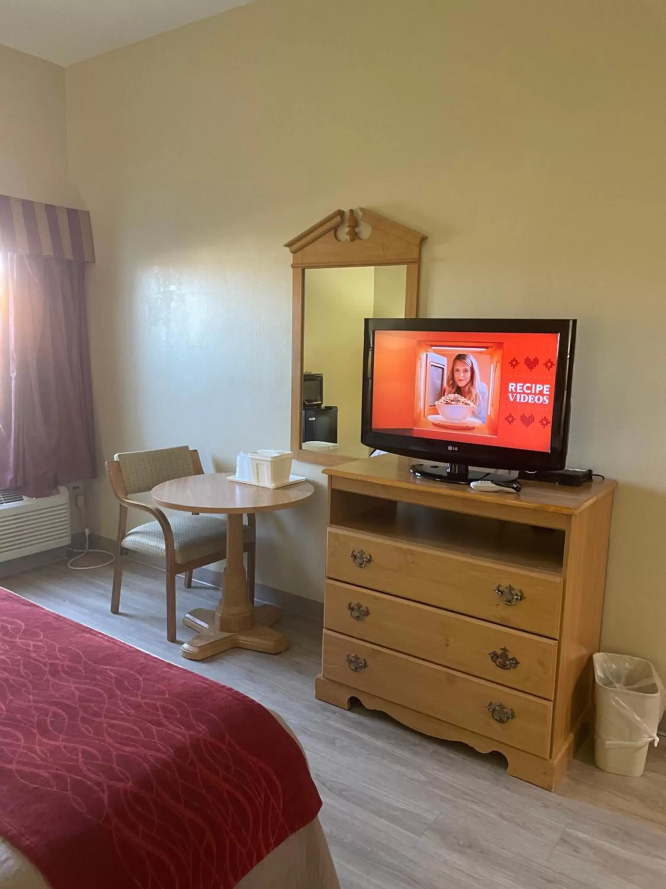King Room - Disability Access/Non-Smoking in Econo Lodge