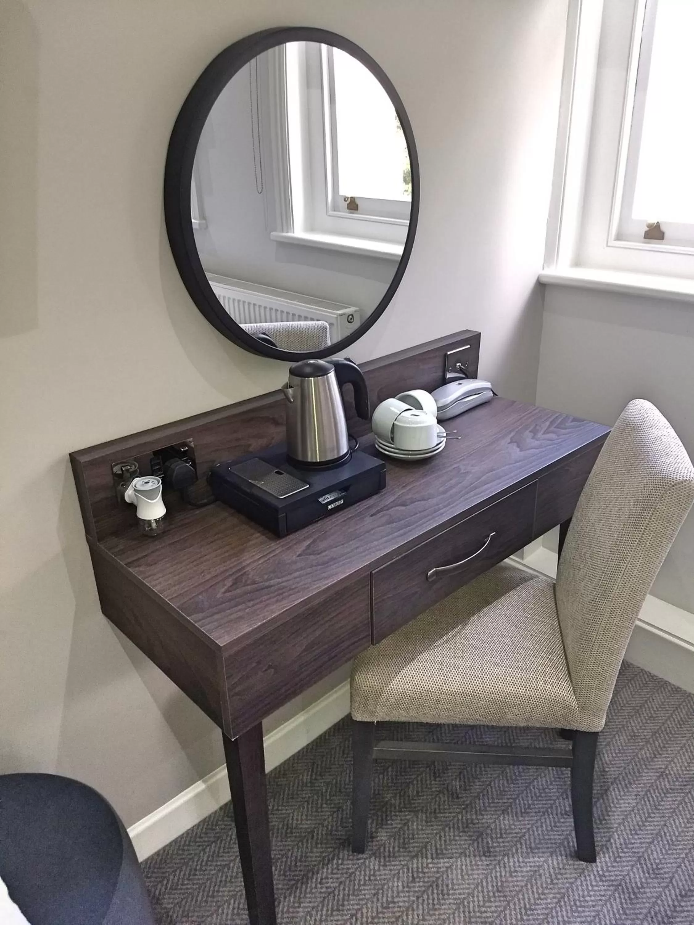 Coffee/tea facilities in Garden Court Hotel