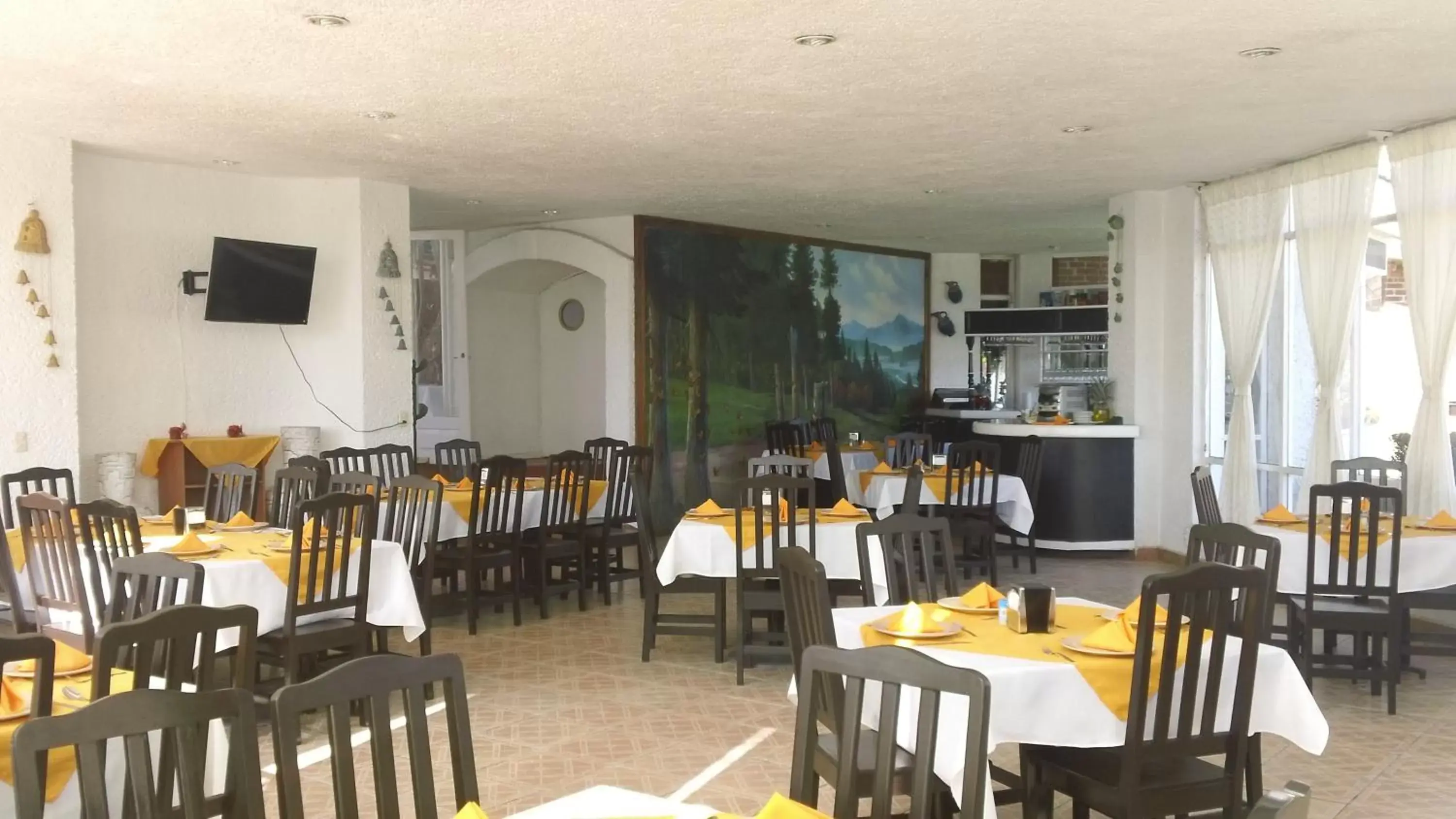 Restaurant/Places to Eat in Hotel Villa Monarca Inn