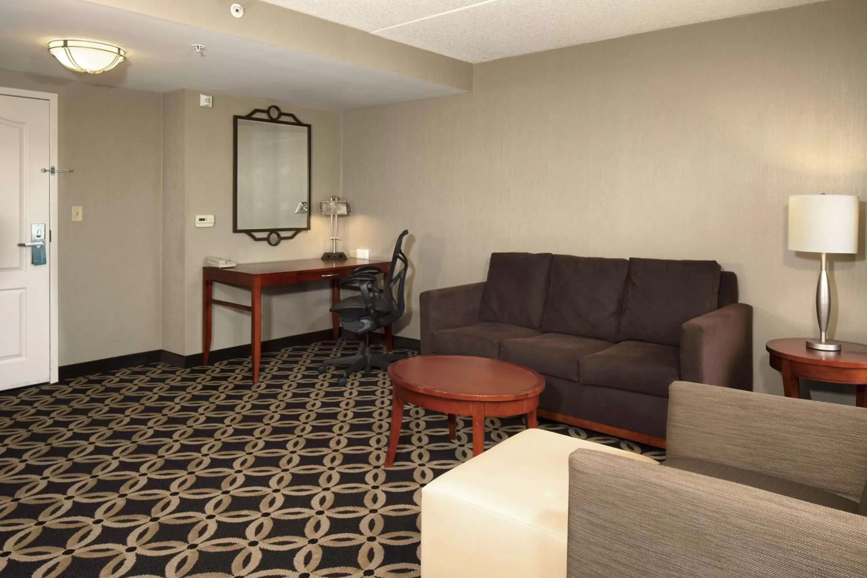 Living room, Seating Area in Hilton Garden Inn Auburn Riverwatch