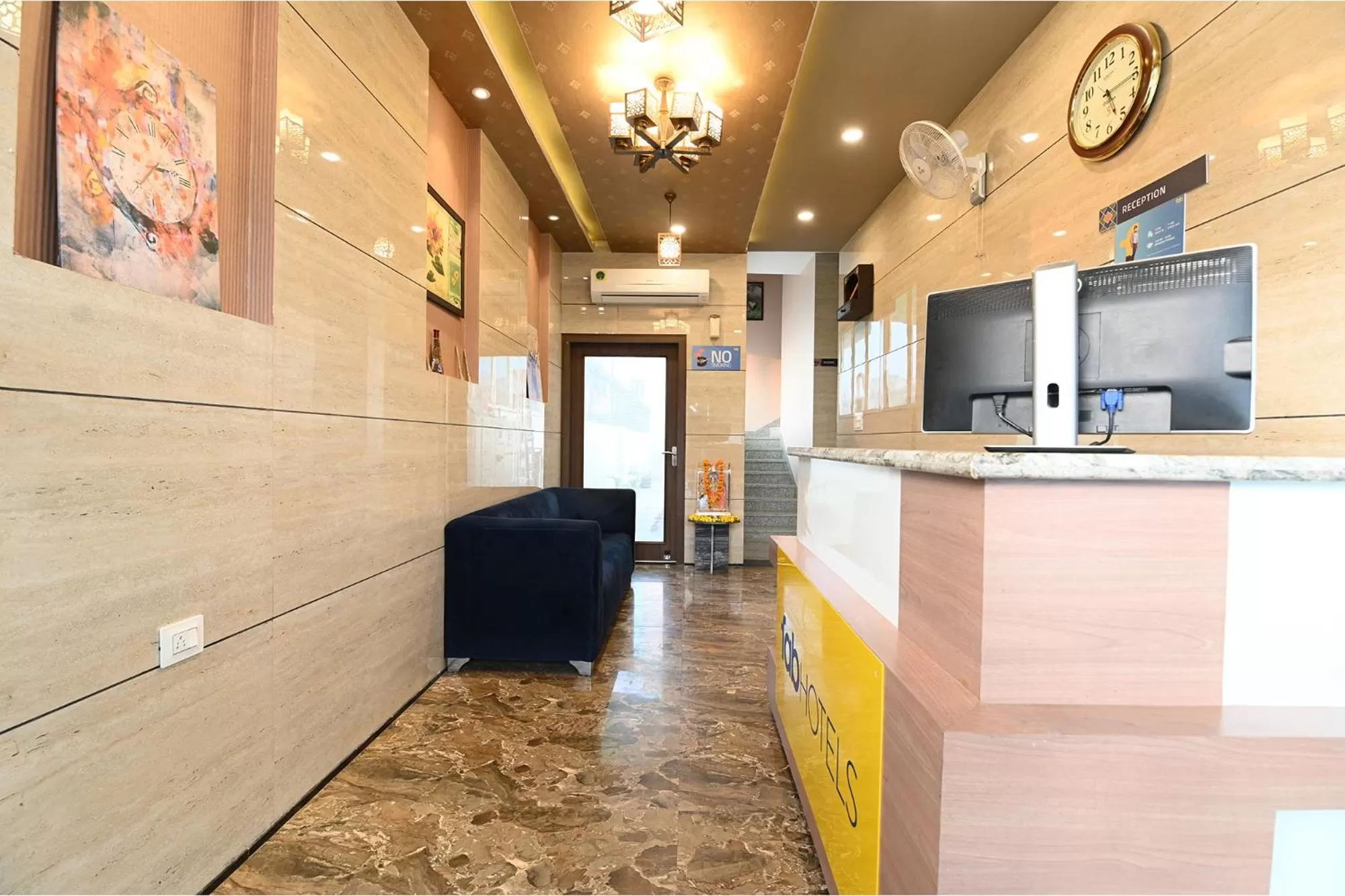 Lobby or reception in FabHotel 7th Crossing Malviya Nagar