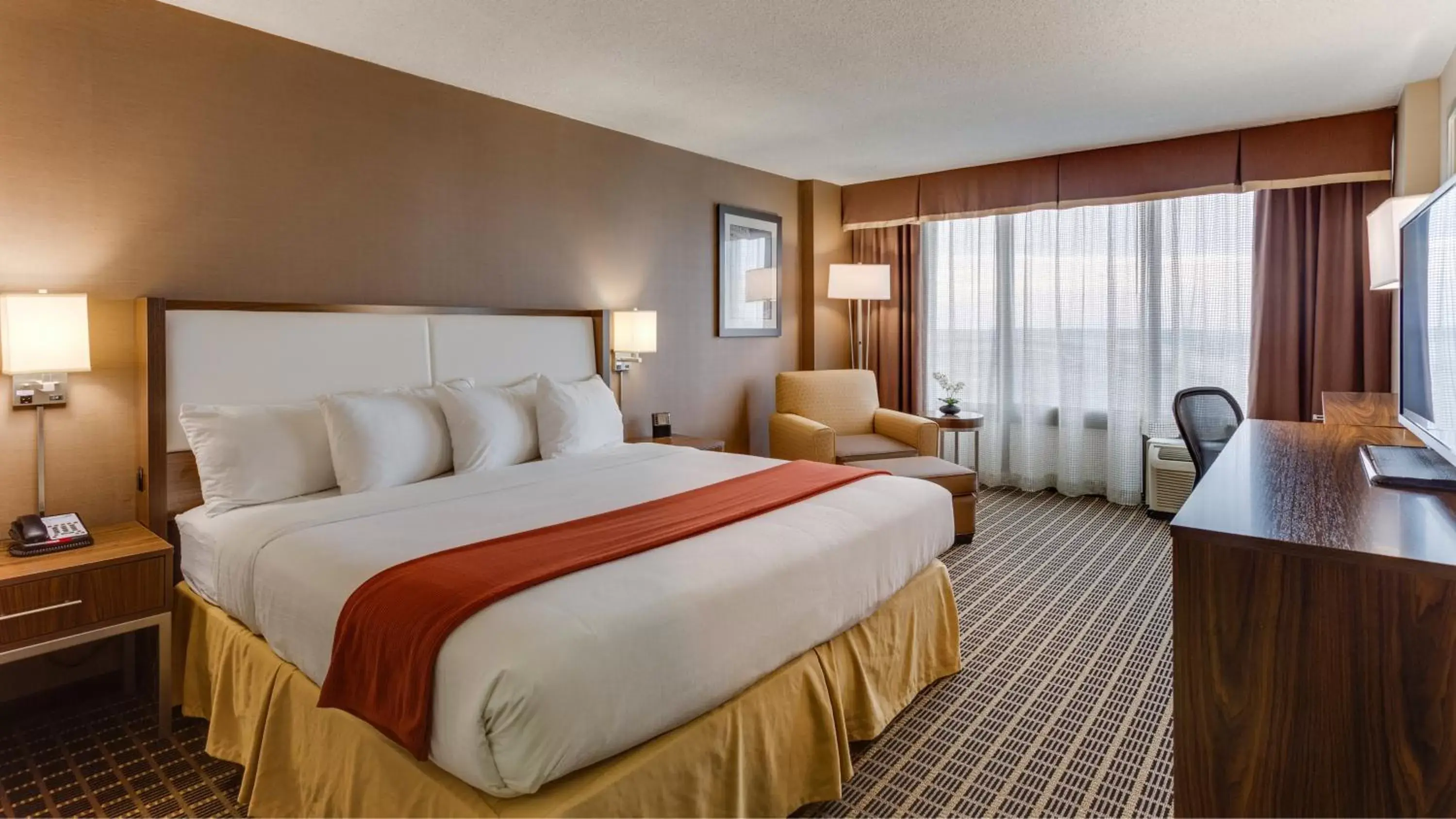 Photo of the whole room, Bed in Holiday Inn Express Washington DC SW - Springfield, an IHG Hotel