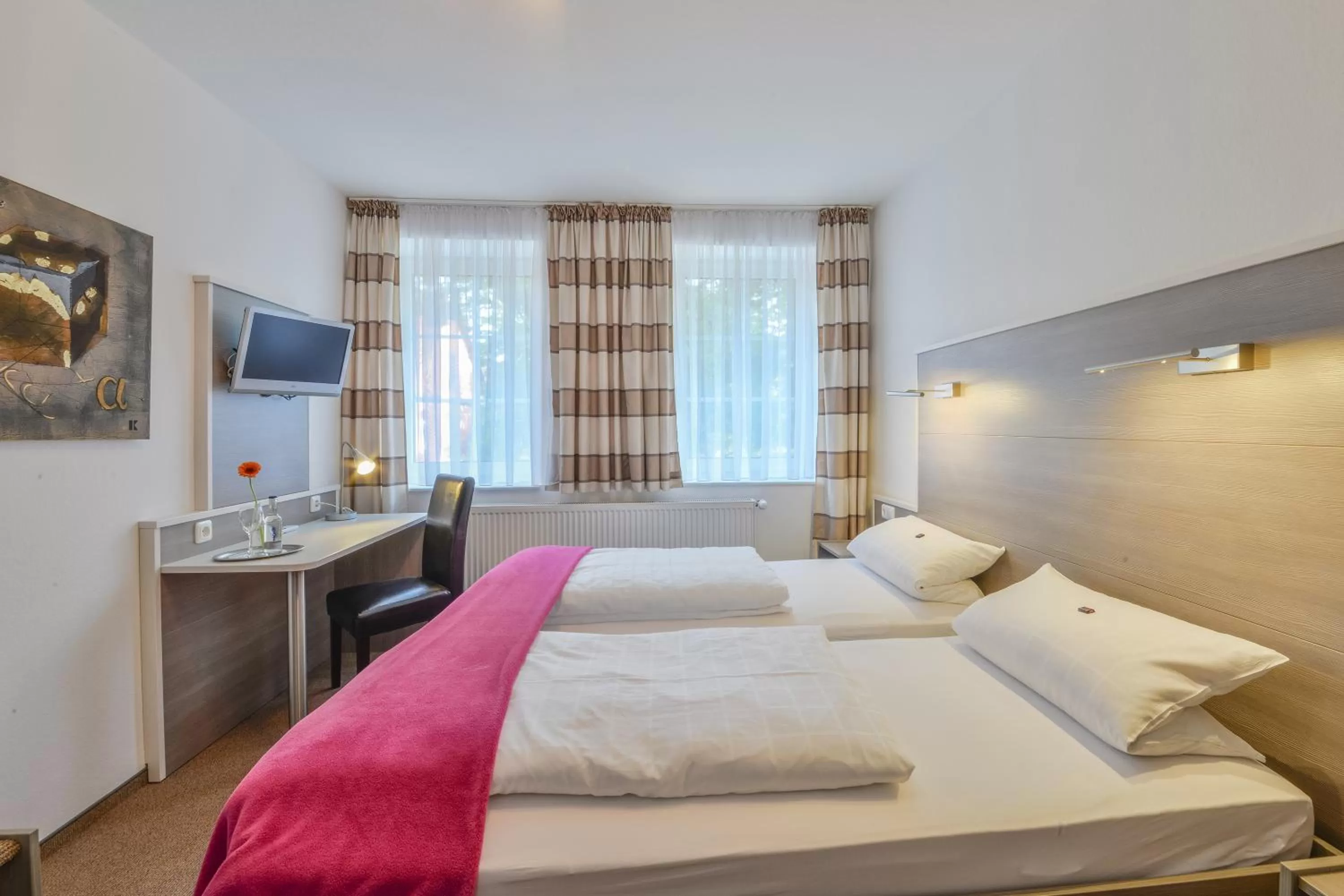 Photo of the whole room, Bed in Bei Meier`s zum weißen Roß