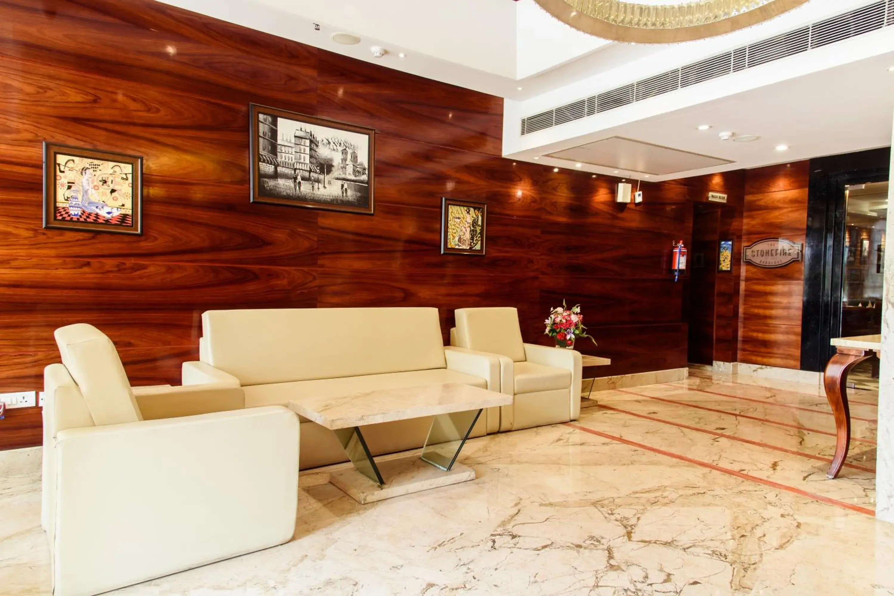 Lobby/Reception in Hotel Ascent Biz