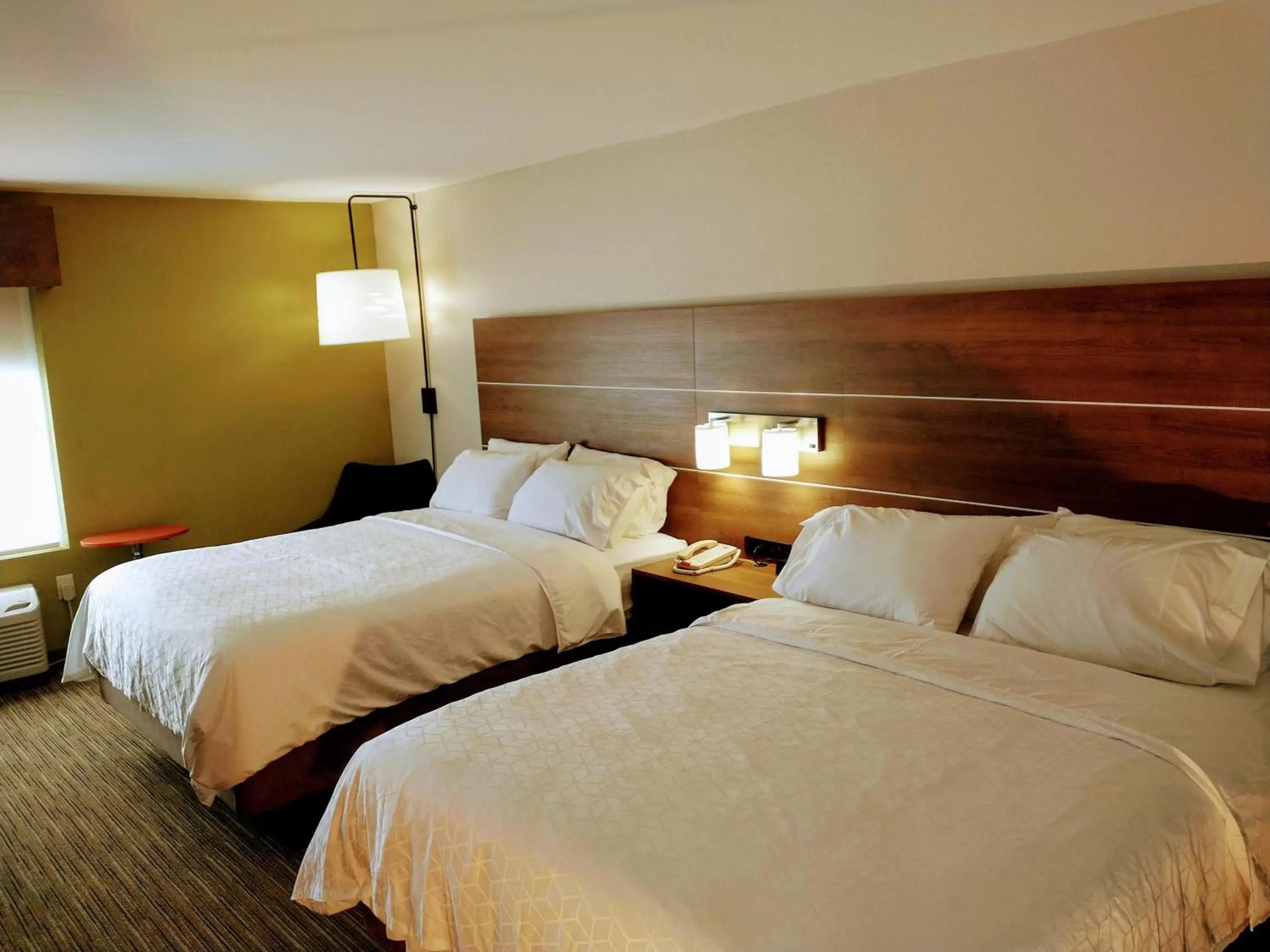 Photo of the whole room, Bed in Holiday Inn Express Hotel & Suites Madison, an IHG Hotel