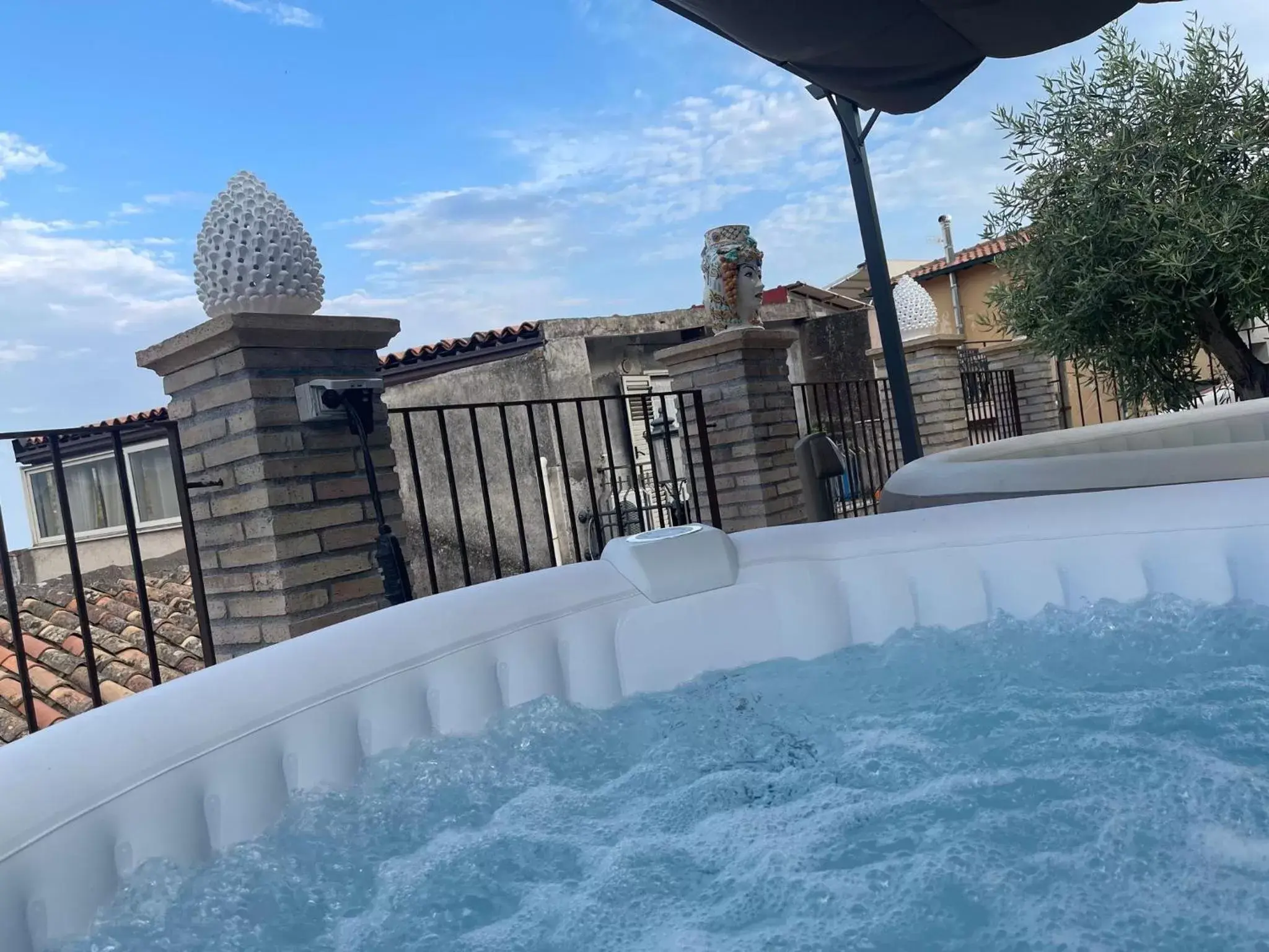 Hot Tub, Swimming Pool in Bed and Relax-Il Maniero