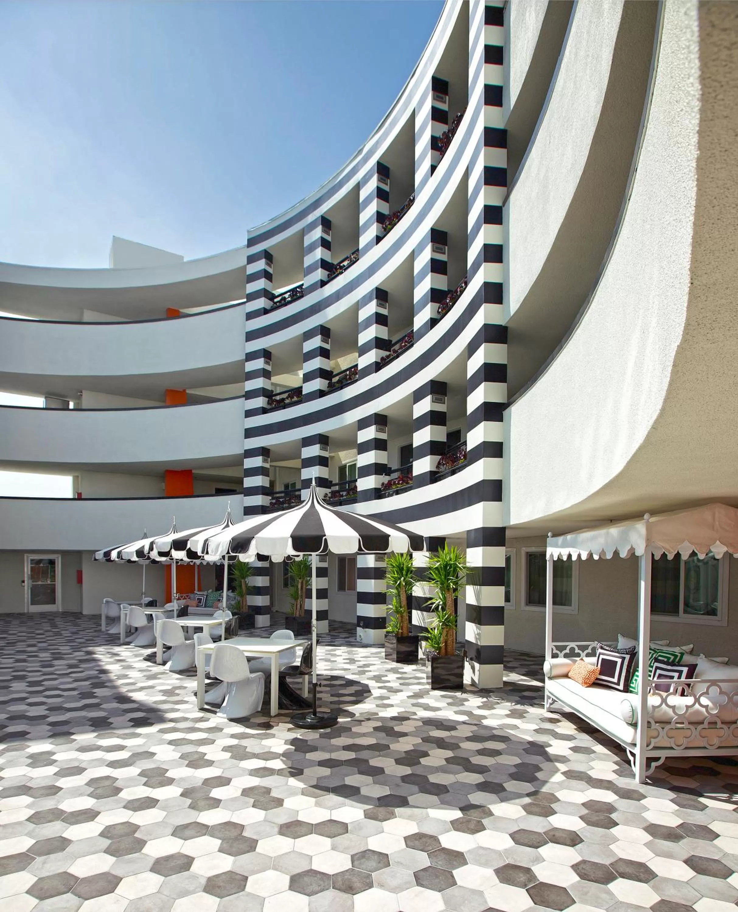 Inner courtyard view in Carlyle Inn
