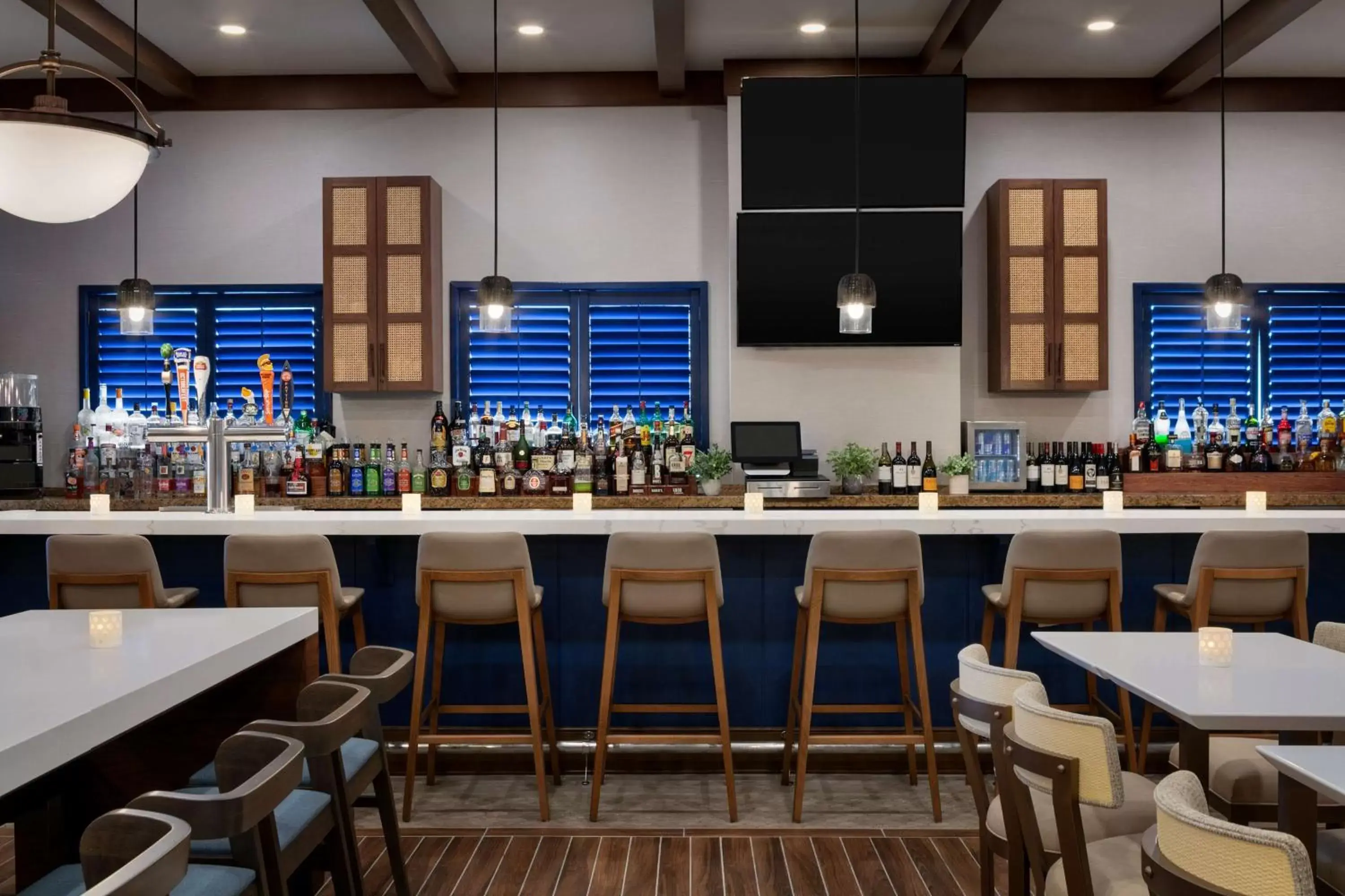 Lounge or bar in Hilton Suites Ocean City Oceanfront