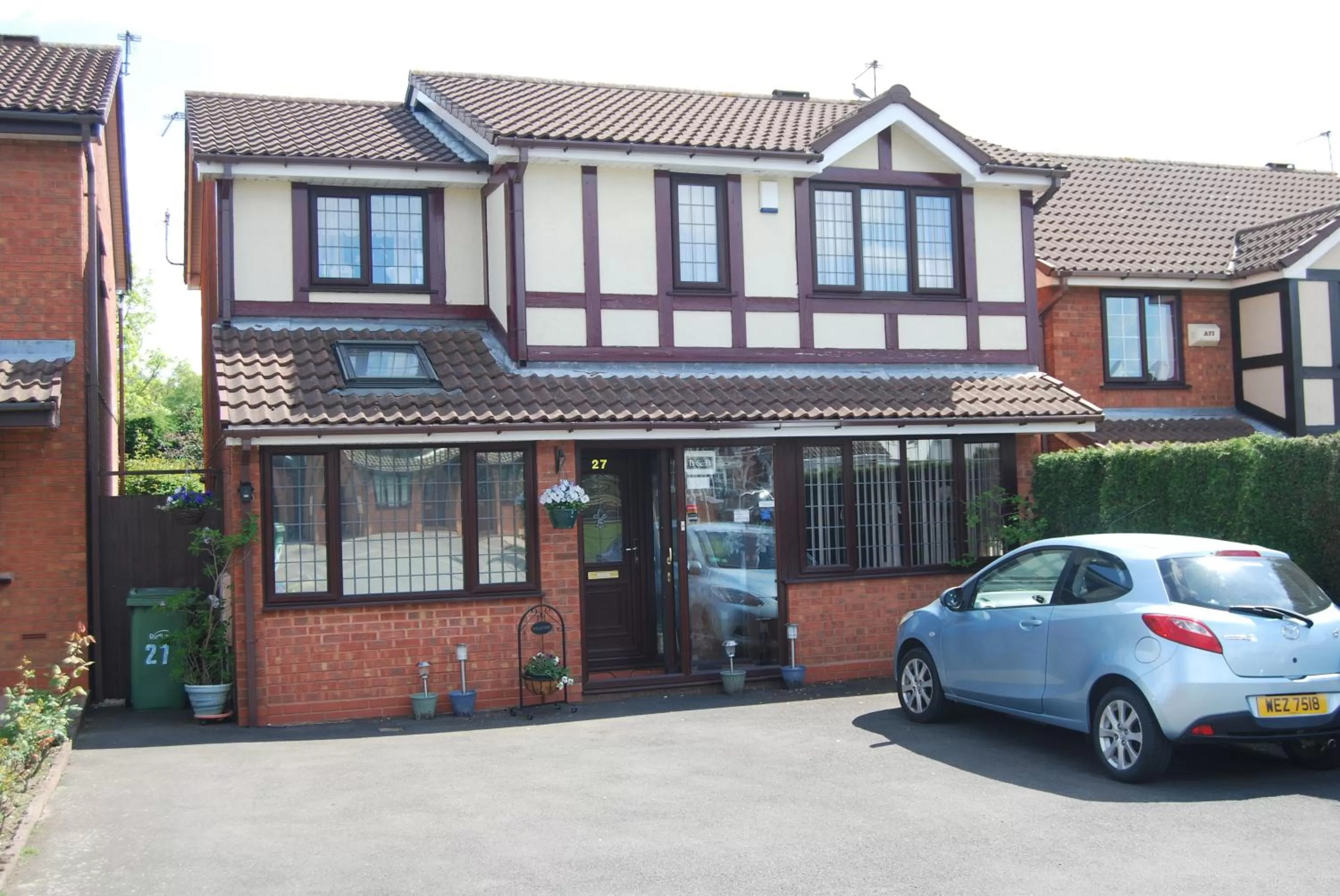 Facade/entrance, Property Building in Mike & Carolyn Ball B&B