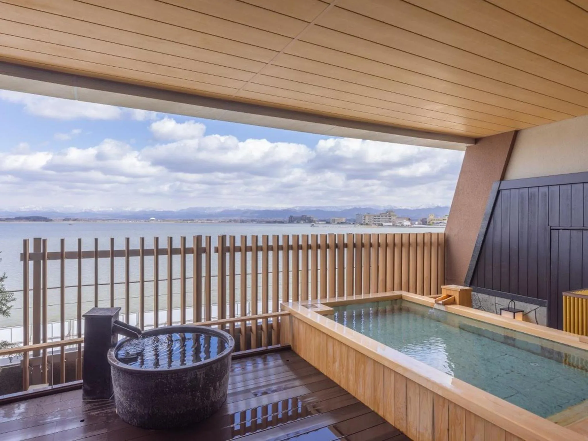 Open Air Bath in APA Hotel & Resort Kaga Katayamazu Onsen Kasuikyo