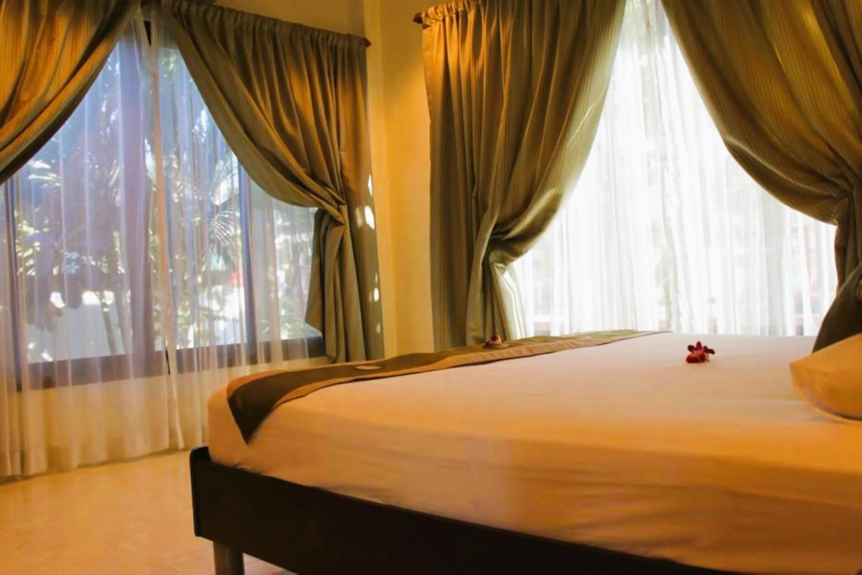 Bed in The Waterfront Hotel at Fisherman's Village