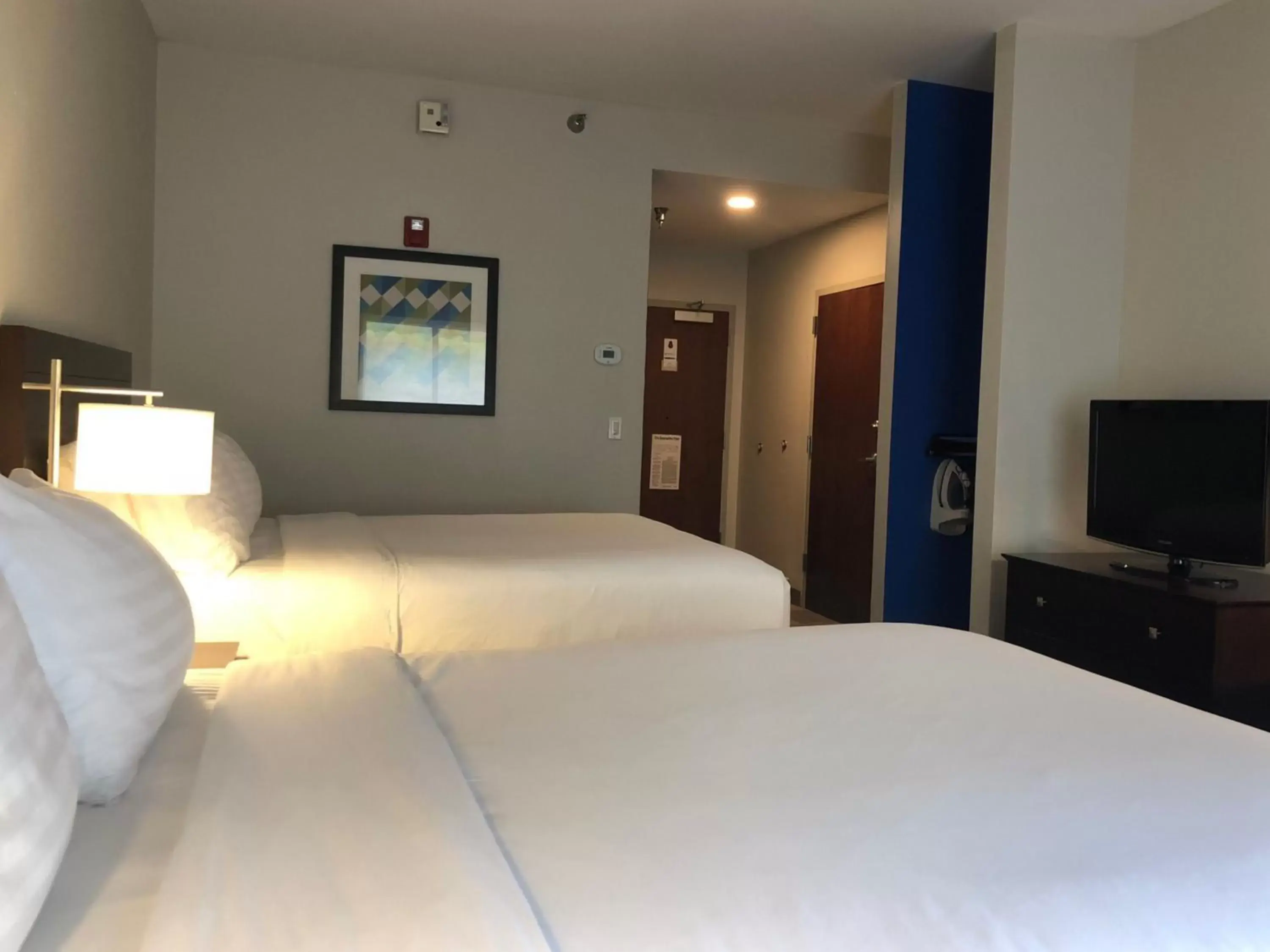 Photo of the whole room, Bed in Holiday Inn Express Dayton, an IHG Hotel