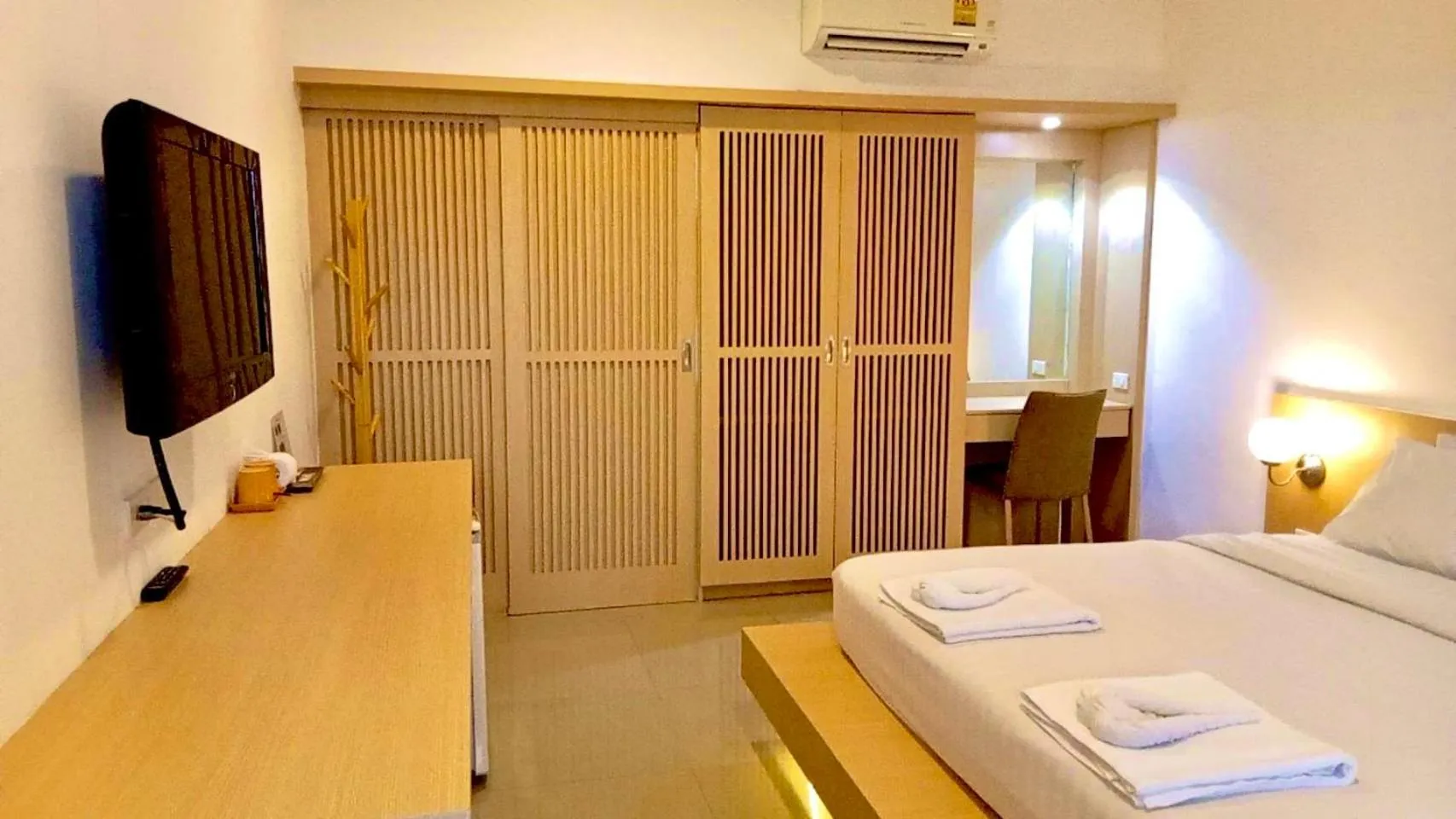 wardrobe, Bed in Garden Home Kata