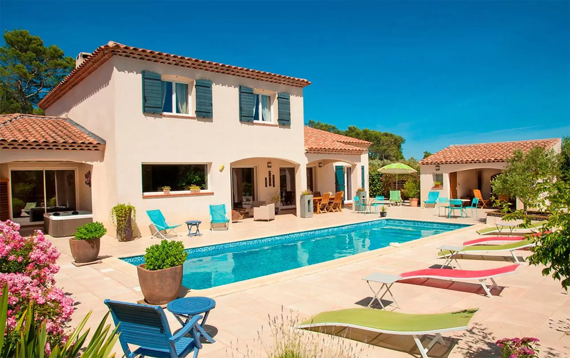 Patio, Property Building in Le Mas Pinède