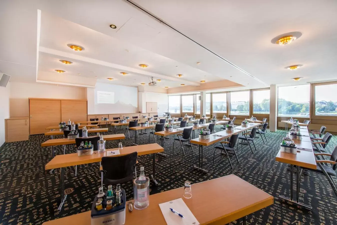 Business facilities, Restaurant/Places to Eat in Diehls Hotel