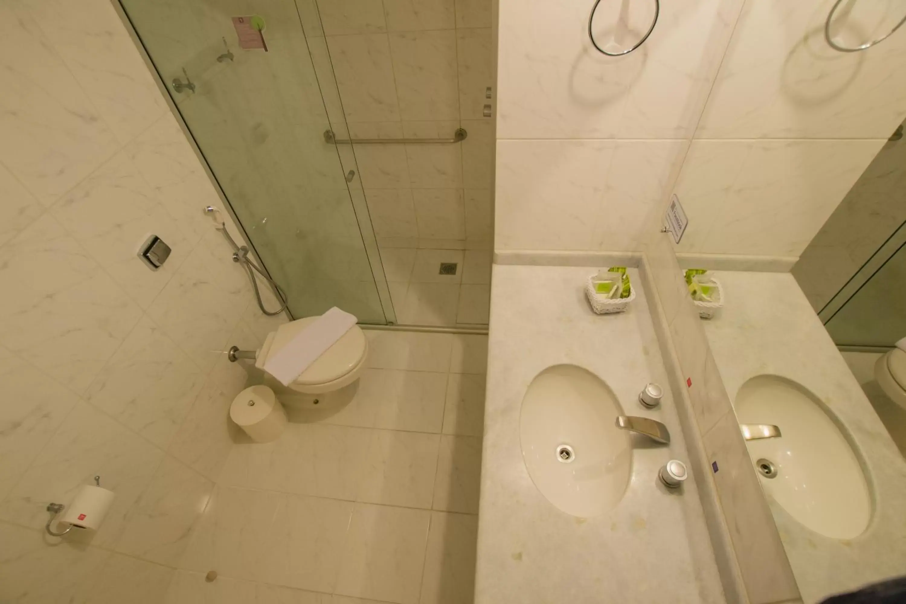 Bathroom in SJ Executive - San Juan Curitiba Bathroom in SJ Executive - San Juan Curitiba