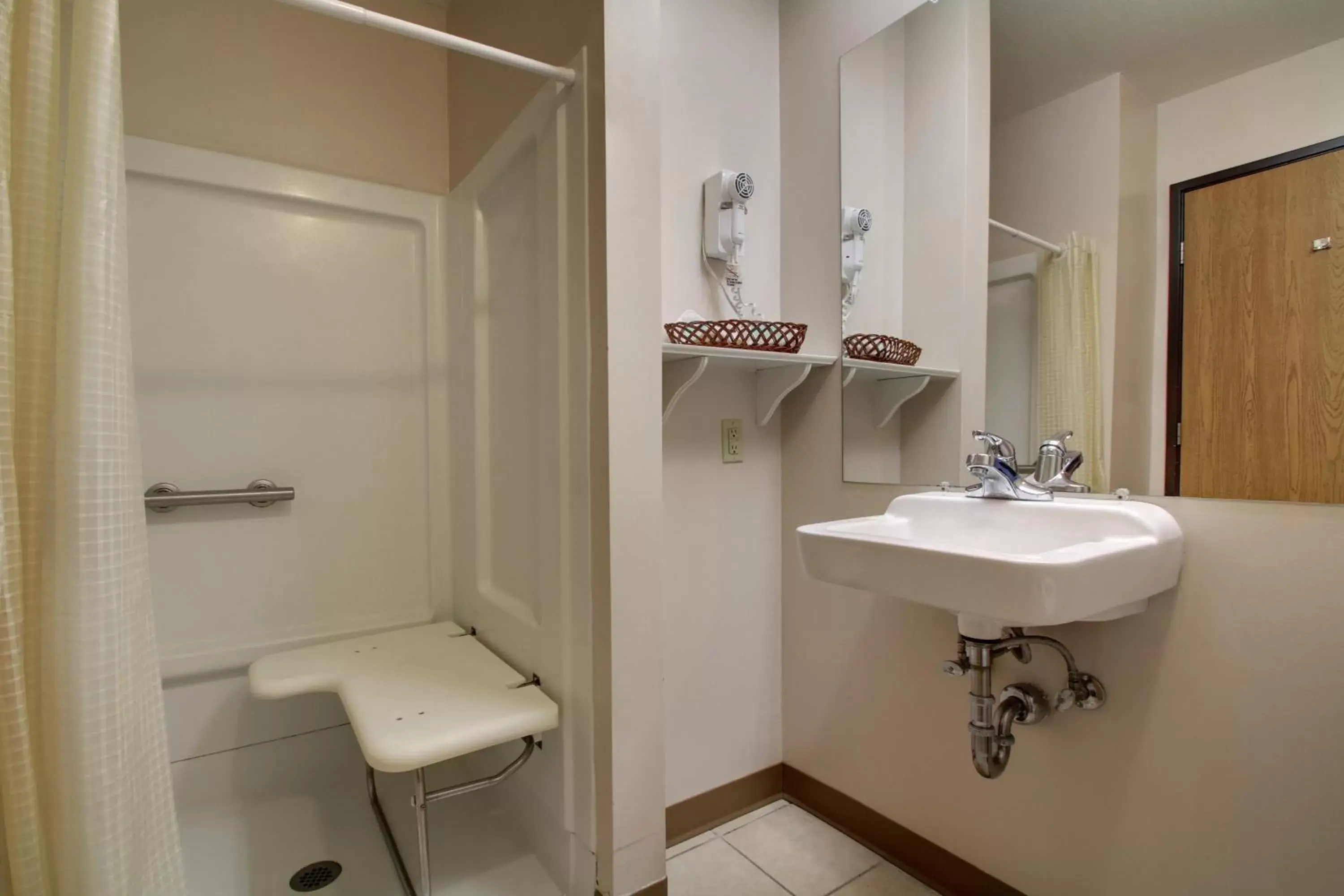 Shower, Bathroom in Quality Inn