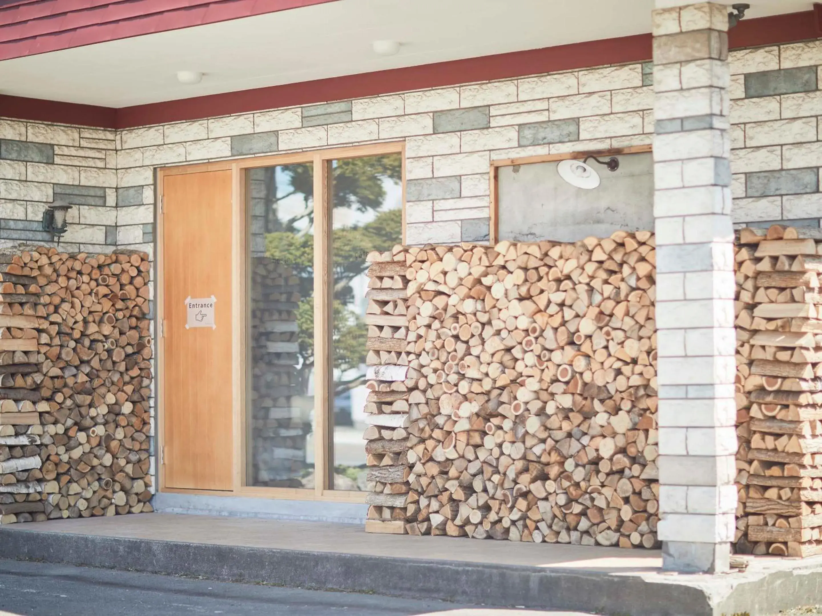 Facade/entrance in haku hostel